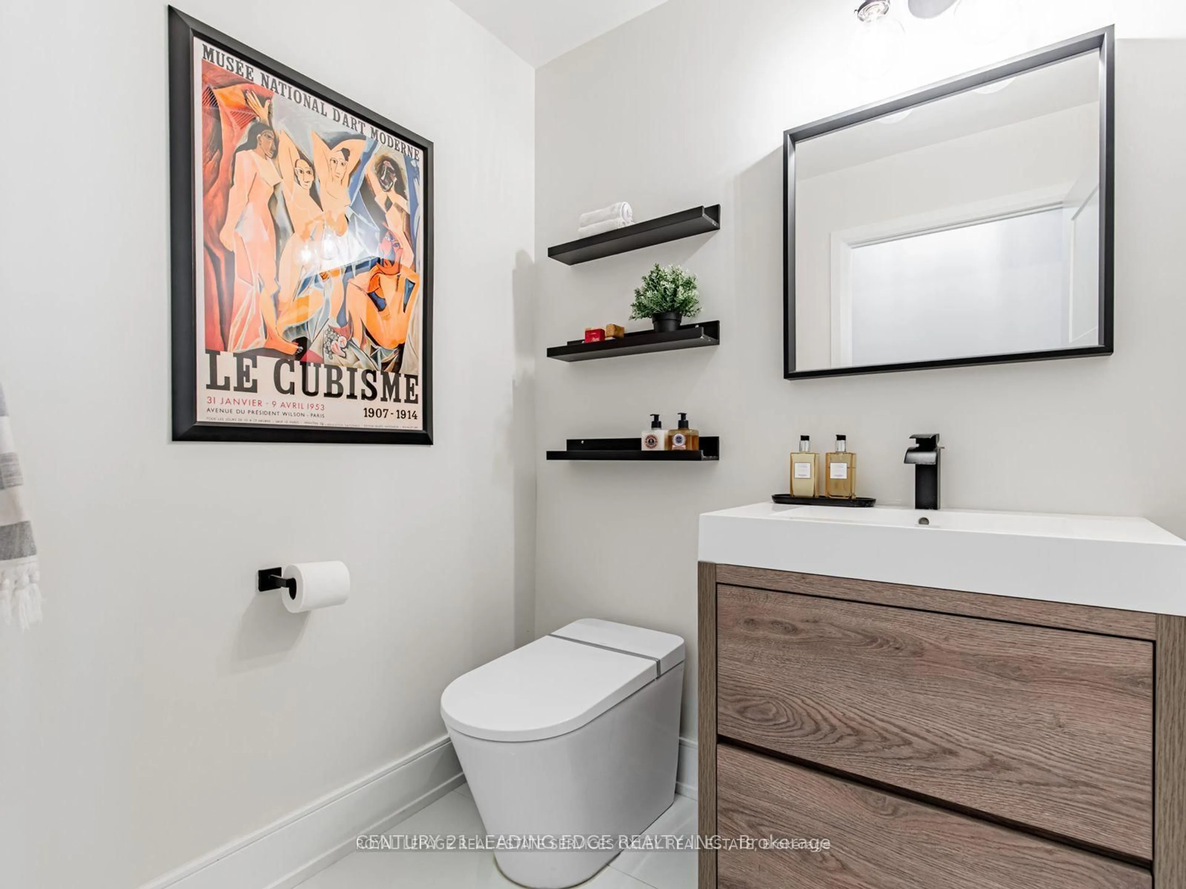 Contemporary bathroom, ceramic/tile floor for 138 Princess St #515, Toronto Ontario M5A 0B1