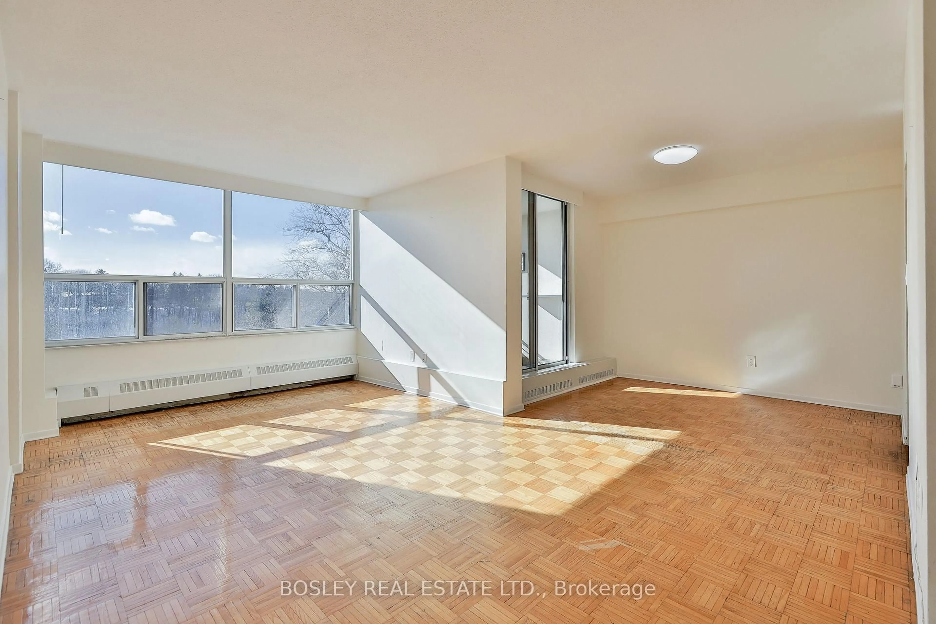 Unknown for 60 Pavane Linkway #404, Toronto Ontario M3C 1A1