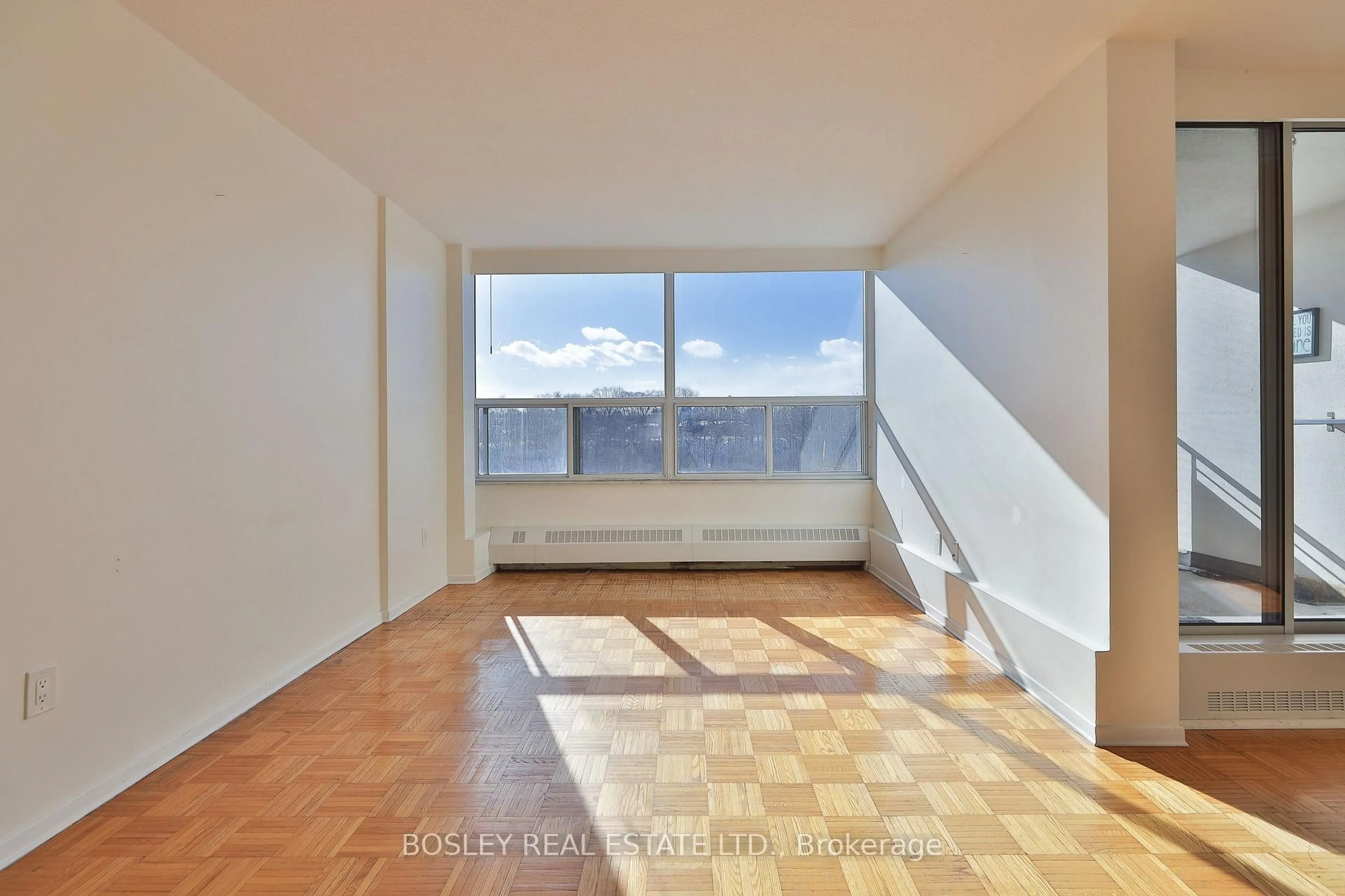 A pic of a room for 60 Pavane Linkway #404, Toronto Ontario M3C 1A1