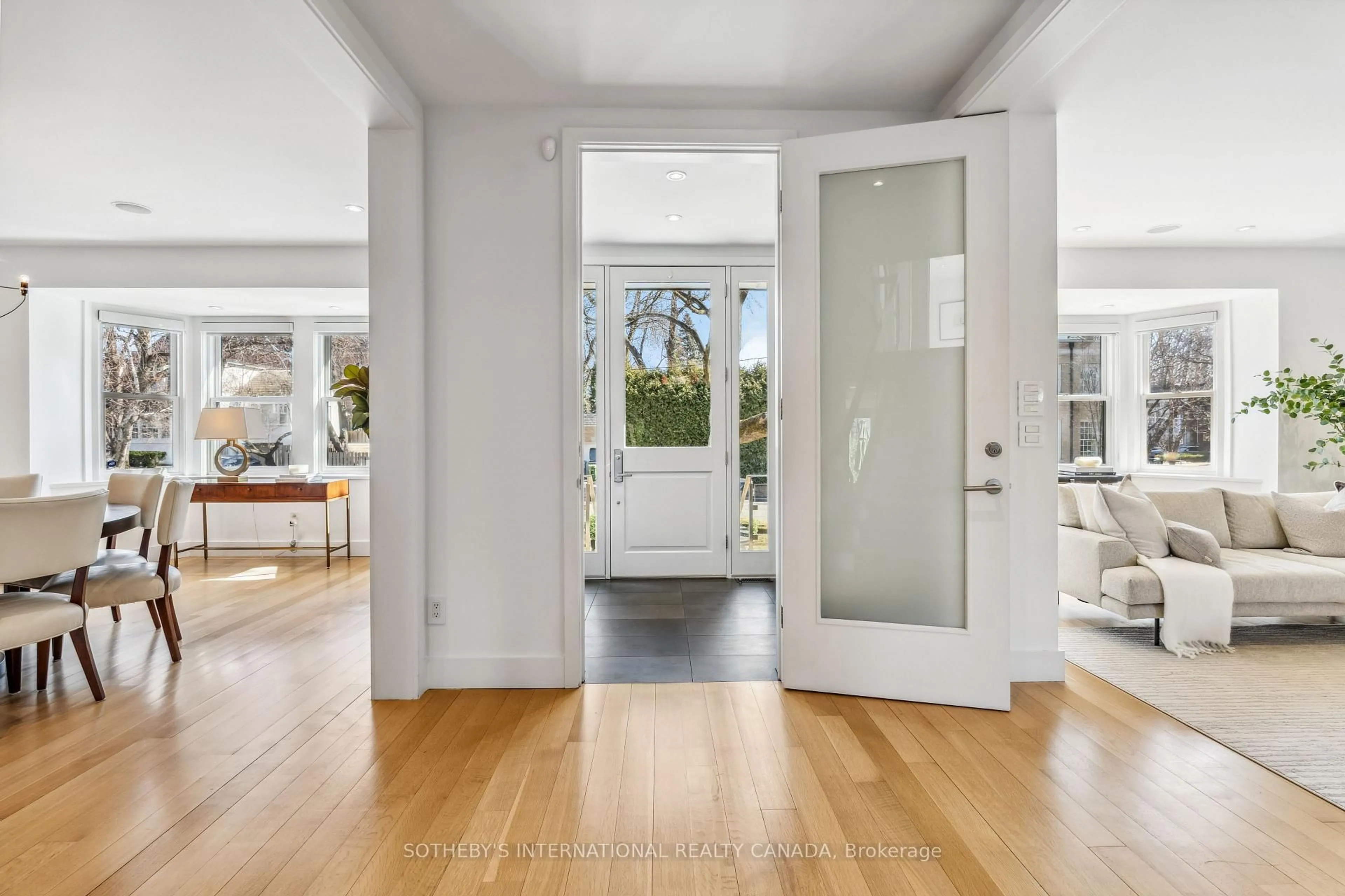 Indoor entryway for 12 Highland Cres, Toronto Ontario M4W 2S7