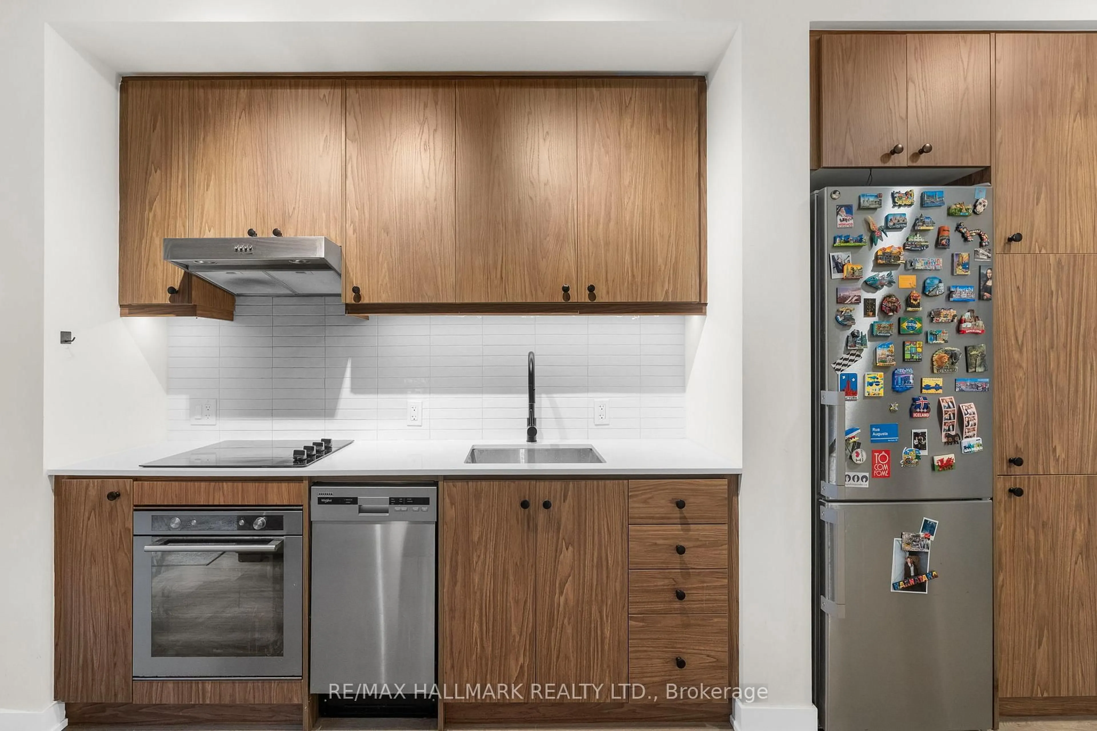 Standard kitchen, unknown for 9 Tecumseth St #207, Toronto Ontario M5V 0S5