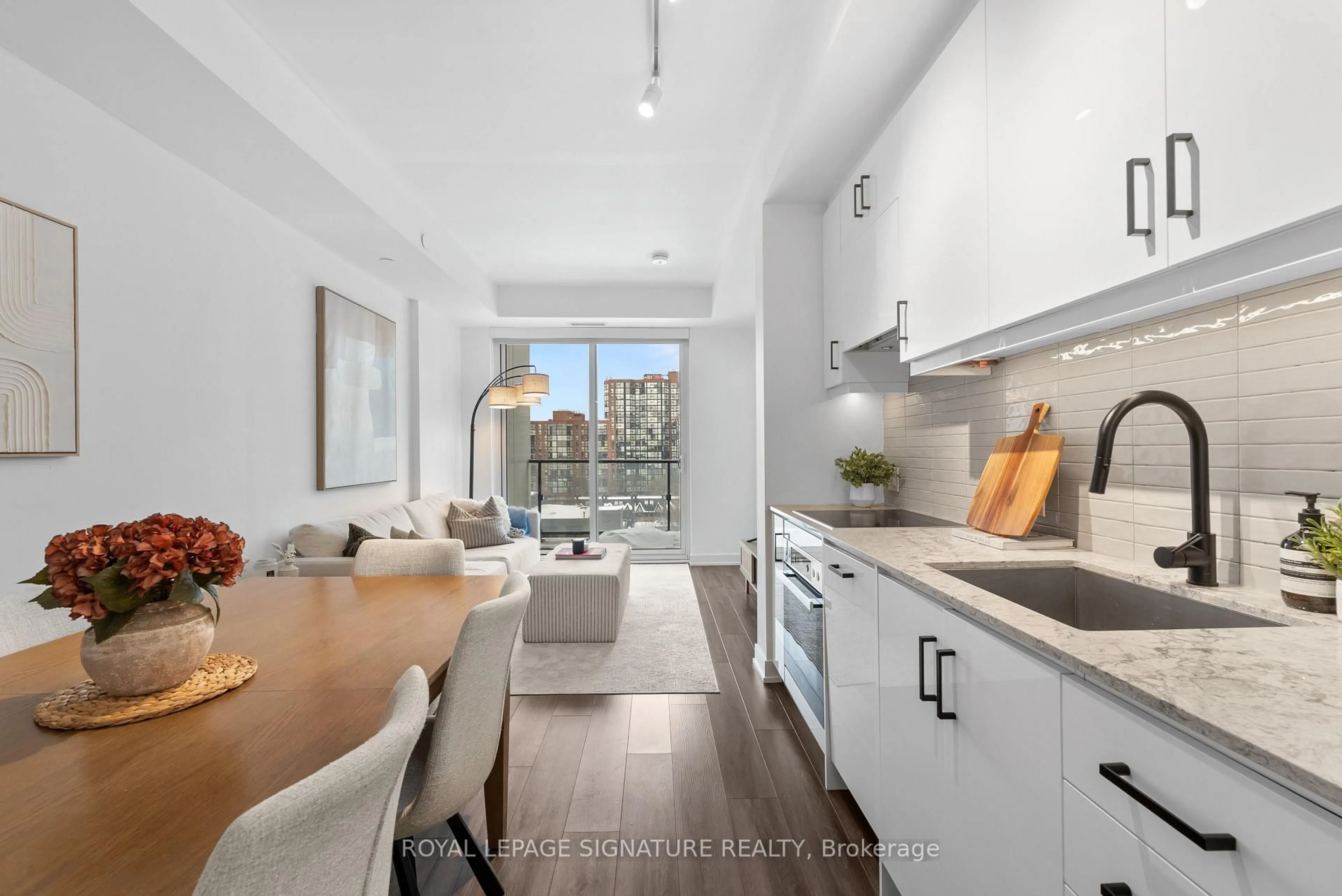 Open concept kitchen, unknown for 9 Tecumseth St #816, Toronto Ontario M5V 3G4