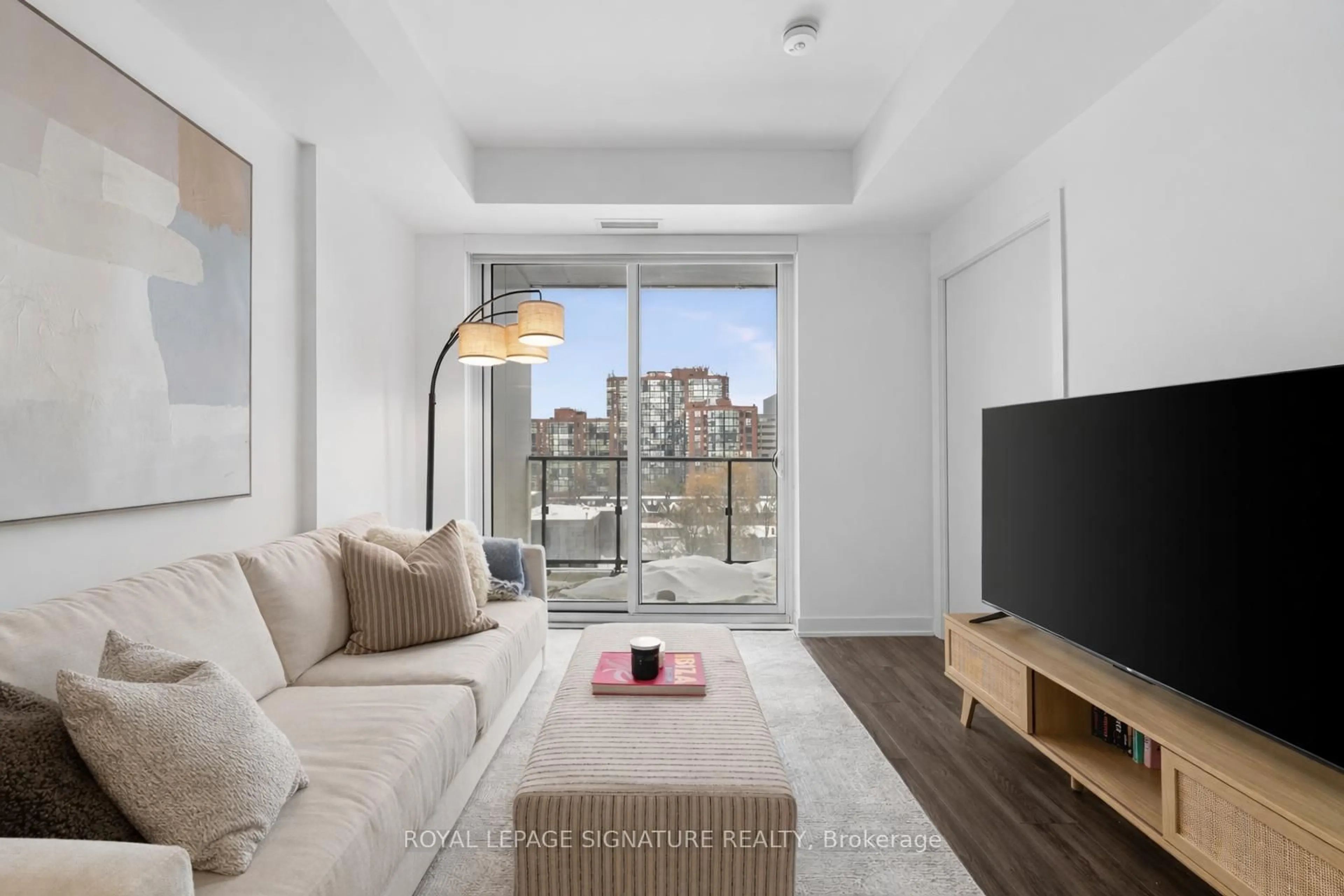 Living room with furniture, unknown for 9 Tecumseth St #816, Toronto Ontario M5V 3G4