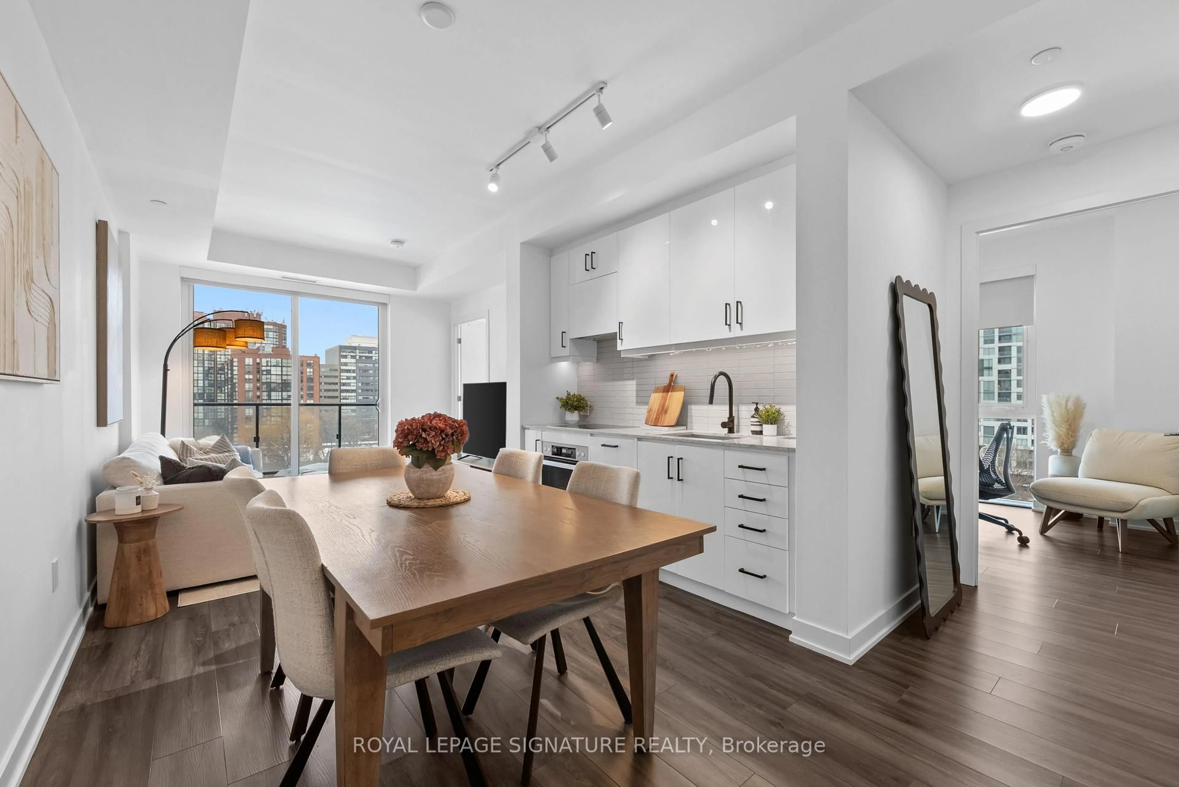 Open concept kitchen, unknown for 9 Tecumseth St #816, Toronto Ontario M5V 3G4