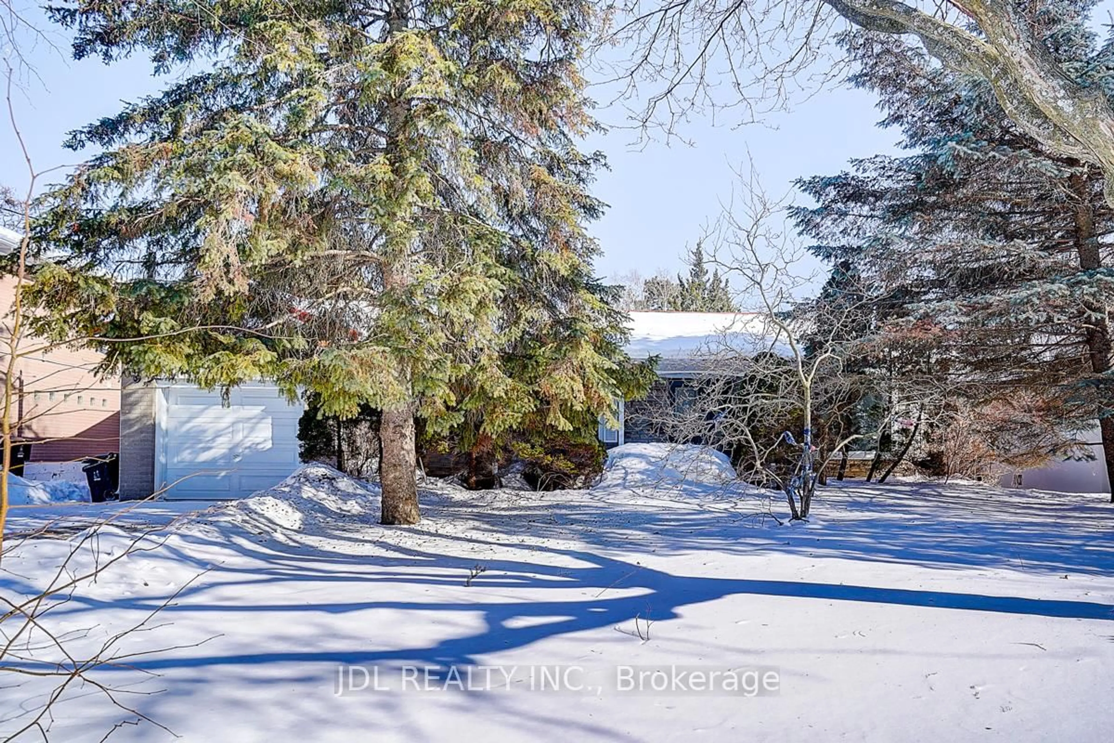 A pic from outside/outdoor area/front of a property/back of a property/a pic from drone, unknown for 15 Crossburn Dr, Toronto Ontario M3B 2Z3