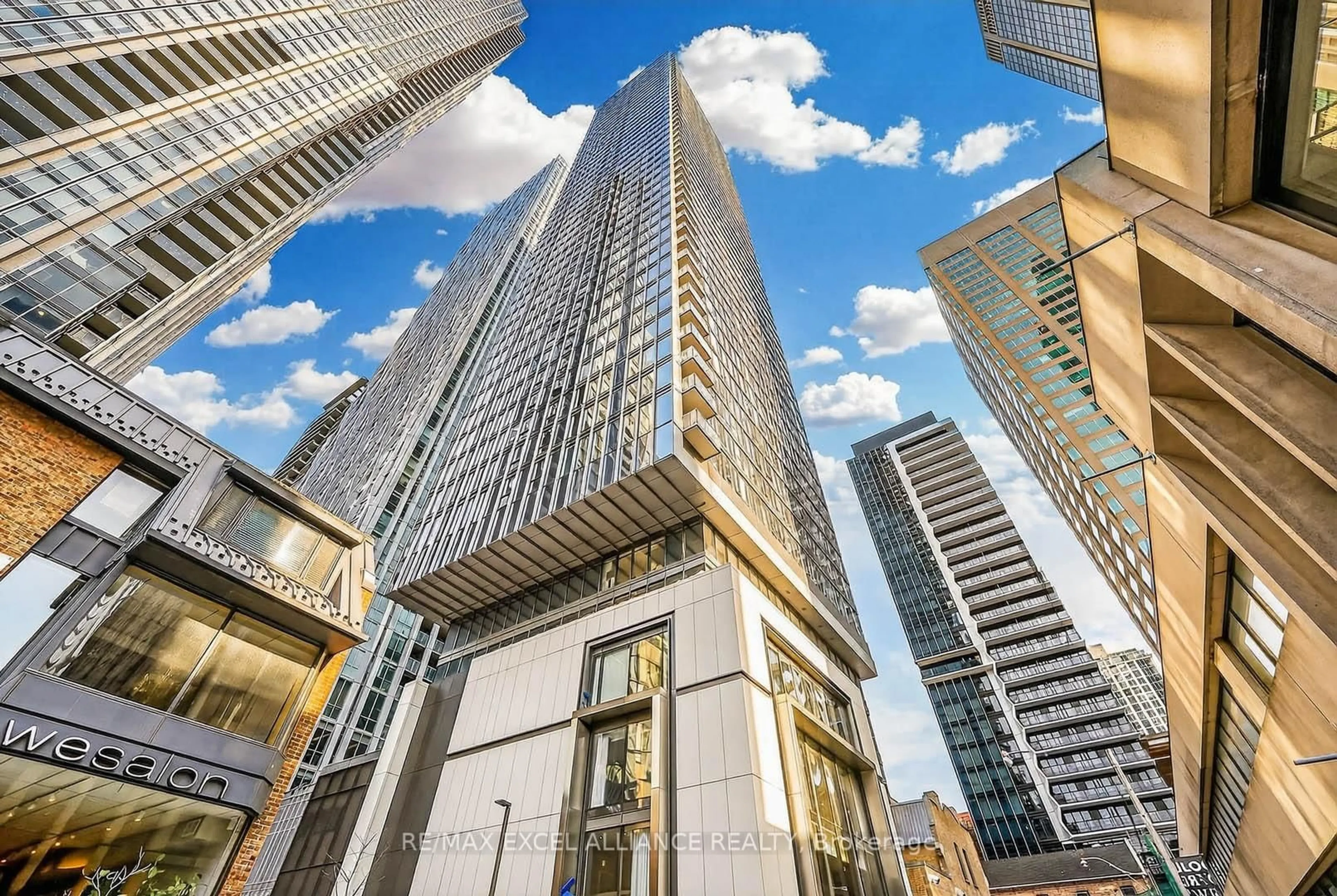 Indoor foyer for 8 Cumberland St #2804, Toronto Ontario M4W 0B6