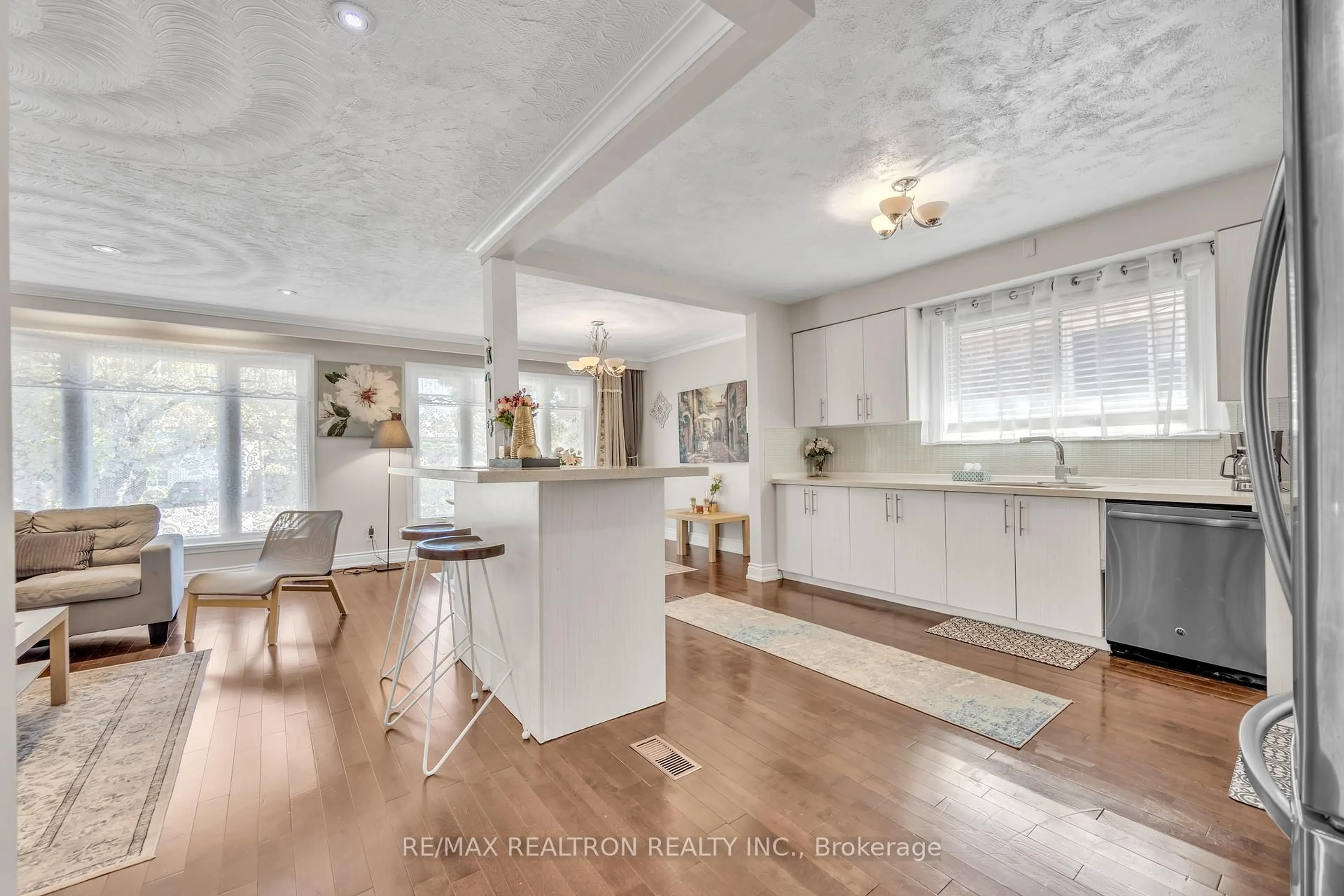 Open concept kitchen, unknown for 926 Willowdale Ave, Toronto Ontario M2M 3C1