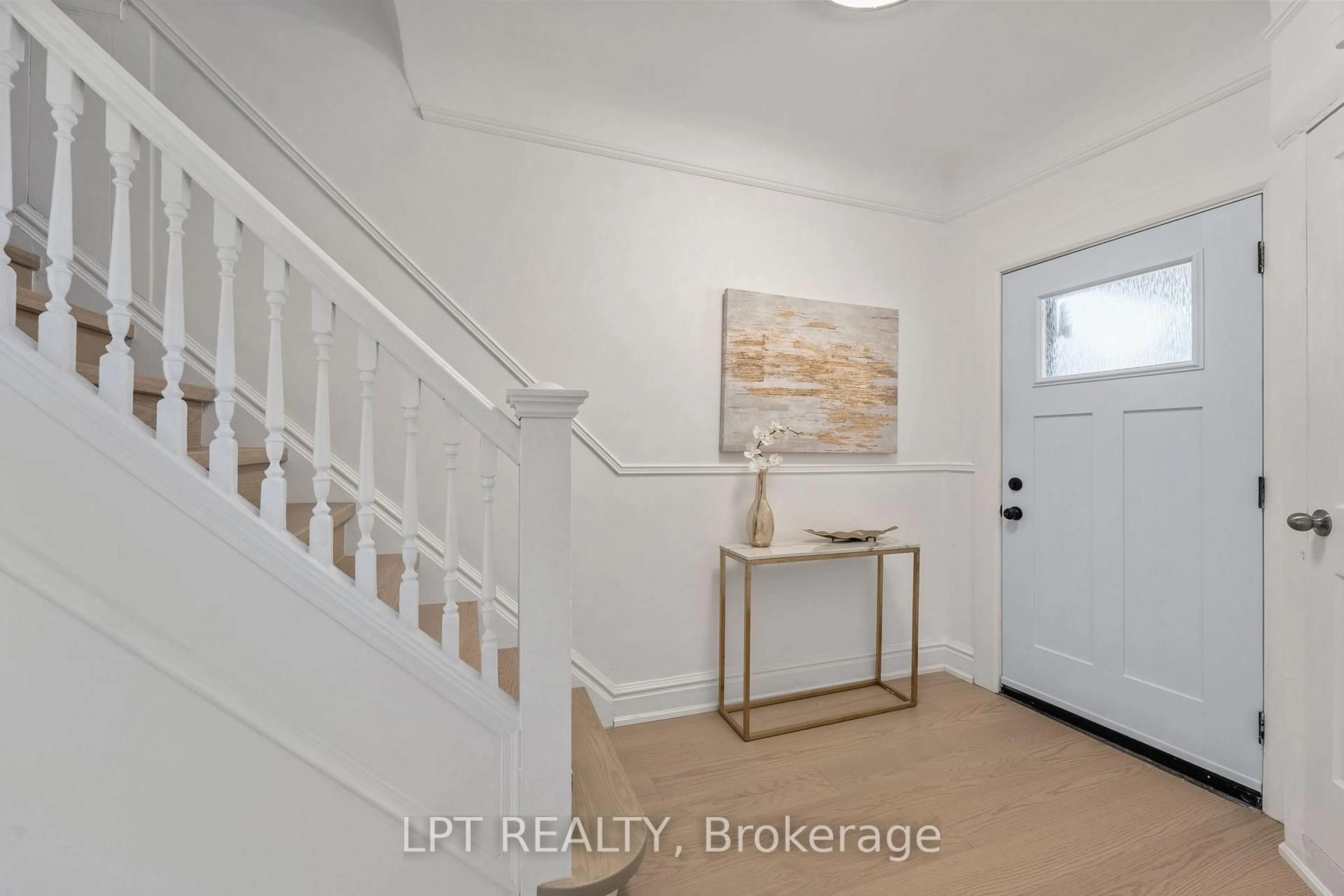Indoor entryway for 29 Grace St, Toronto Ontario M6J 2S4