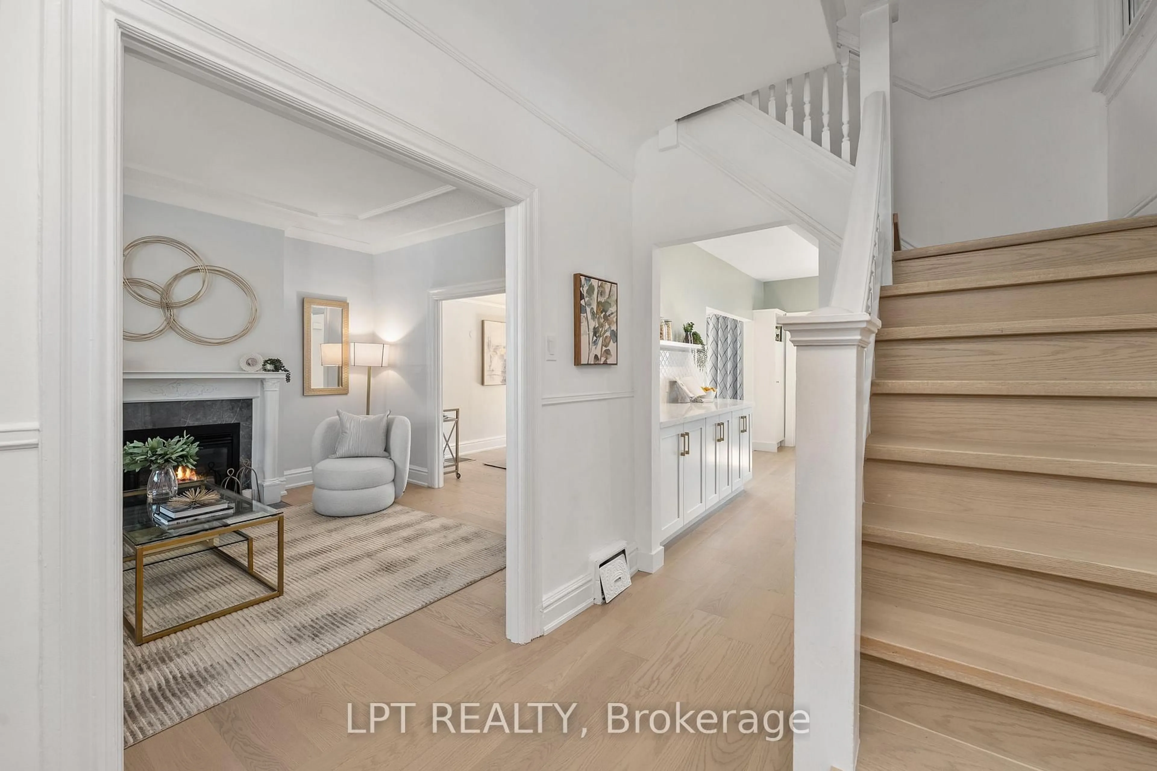 Indoor entryway for 29 Grace St, Toronto Ontario M6J 2S4