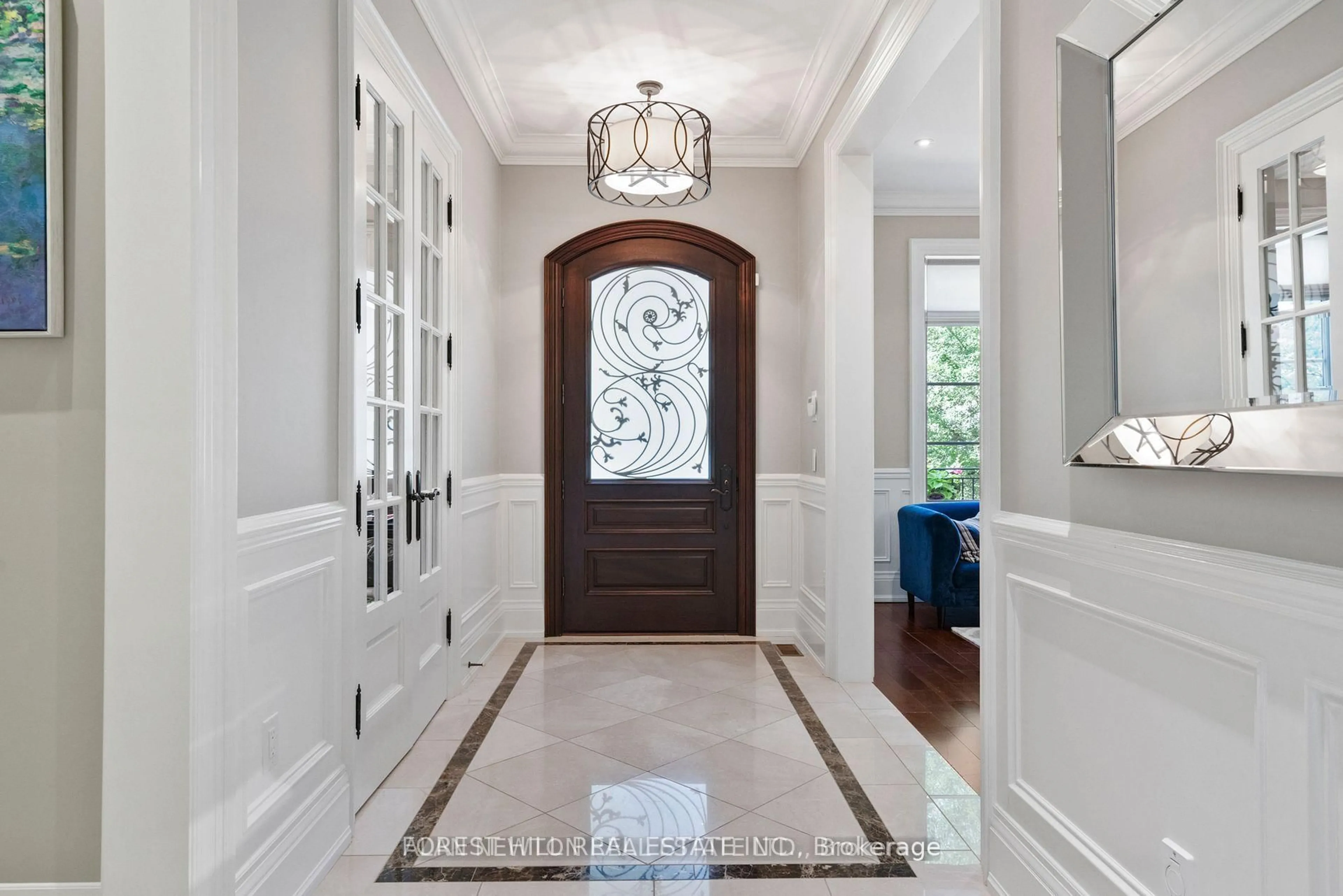 Indoor entryway for 669 Bedford Park Ave, Toronto Ontario M5M 1K4