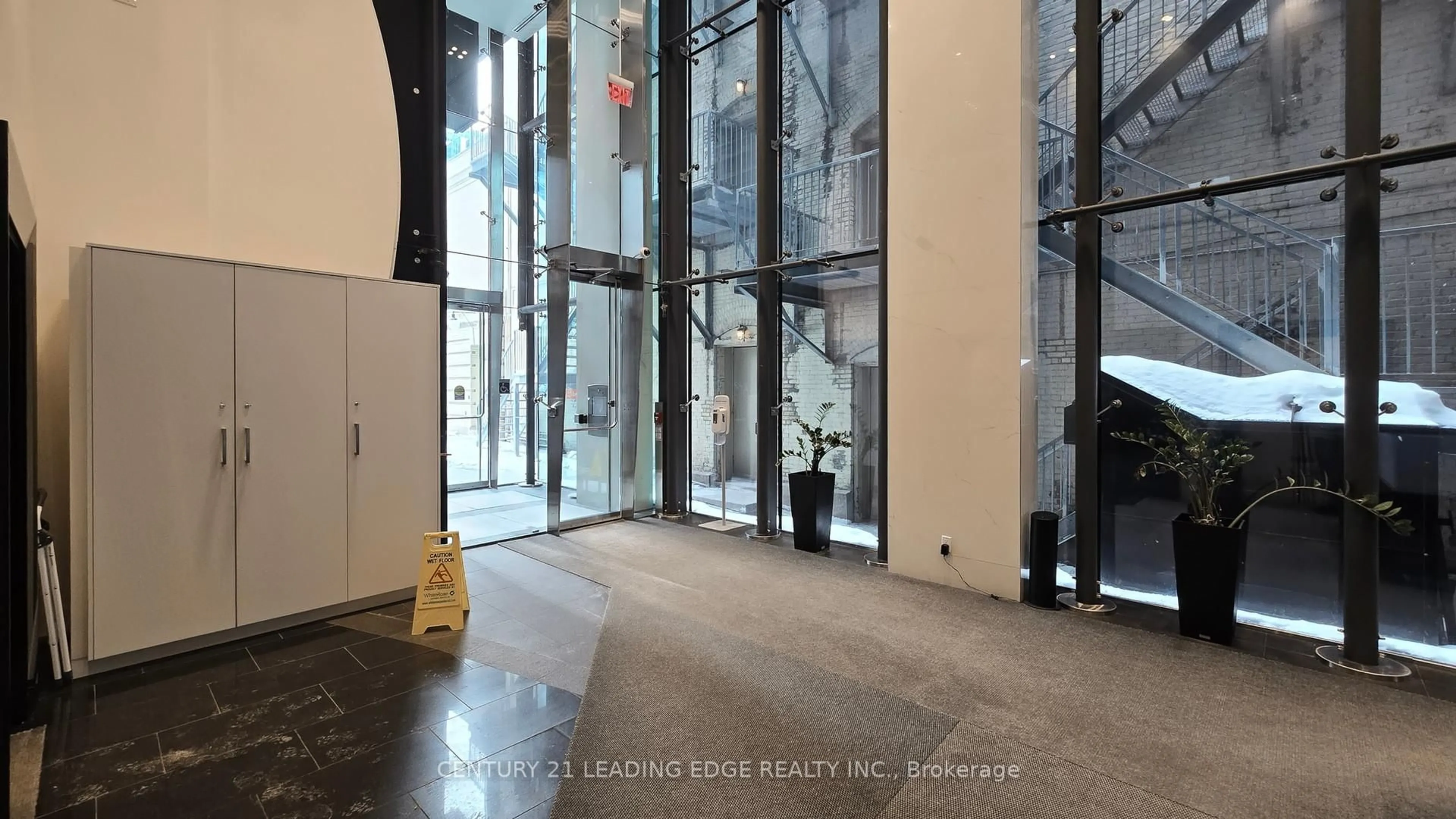 Indoor foyer for 224 KING St #804, Toronto Ontario M5H 0A6