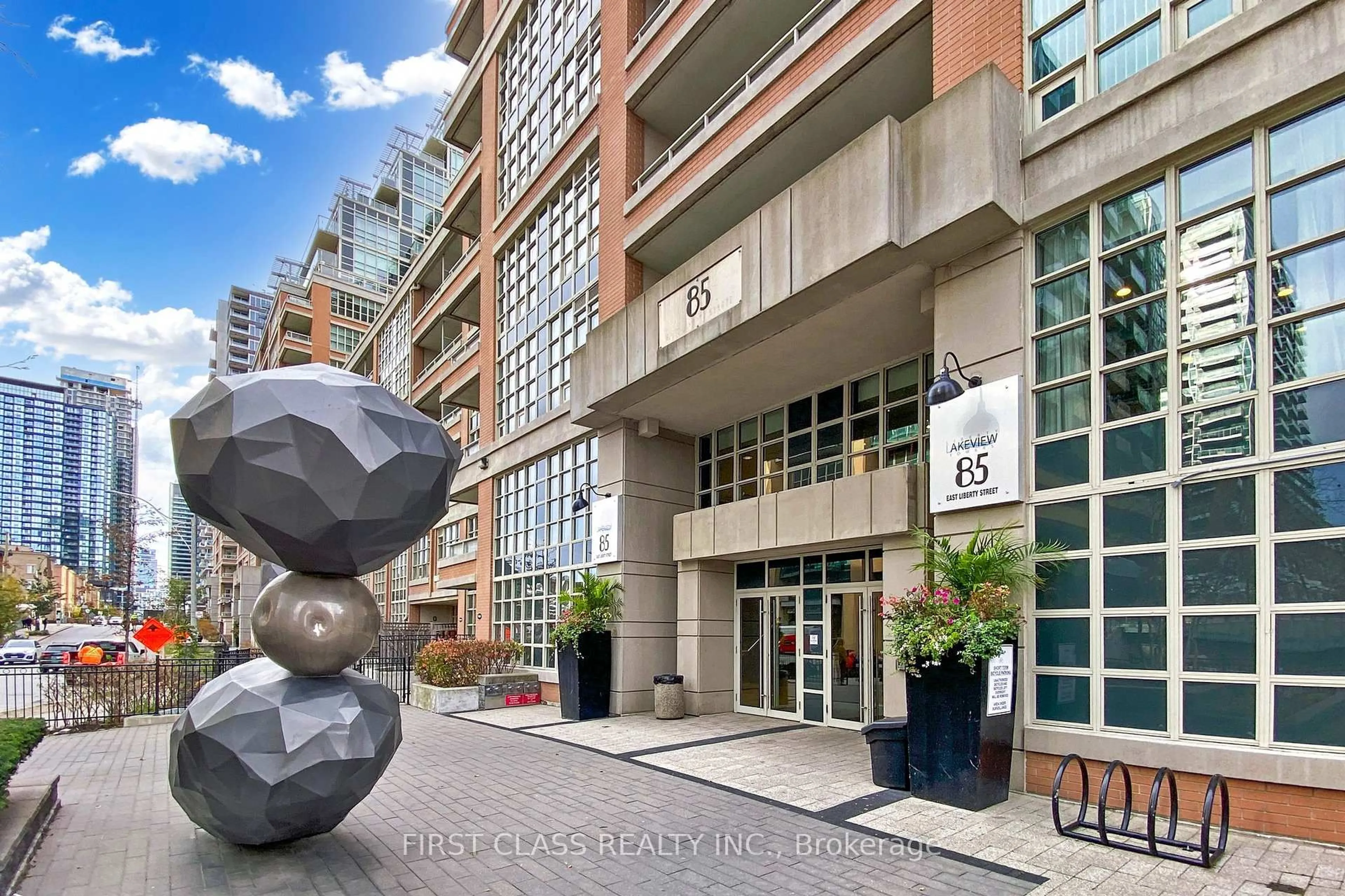 Indoor foyer for 85 East Liberty St #619, Toronto Ontario M6K 3R4