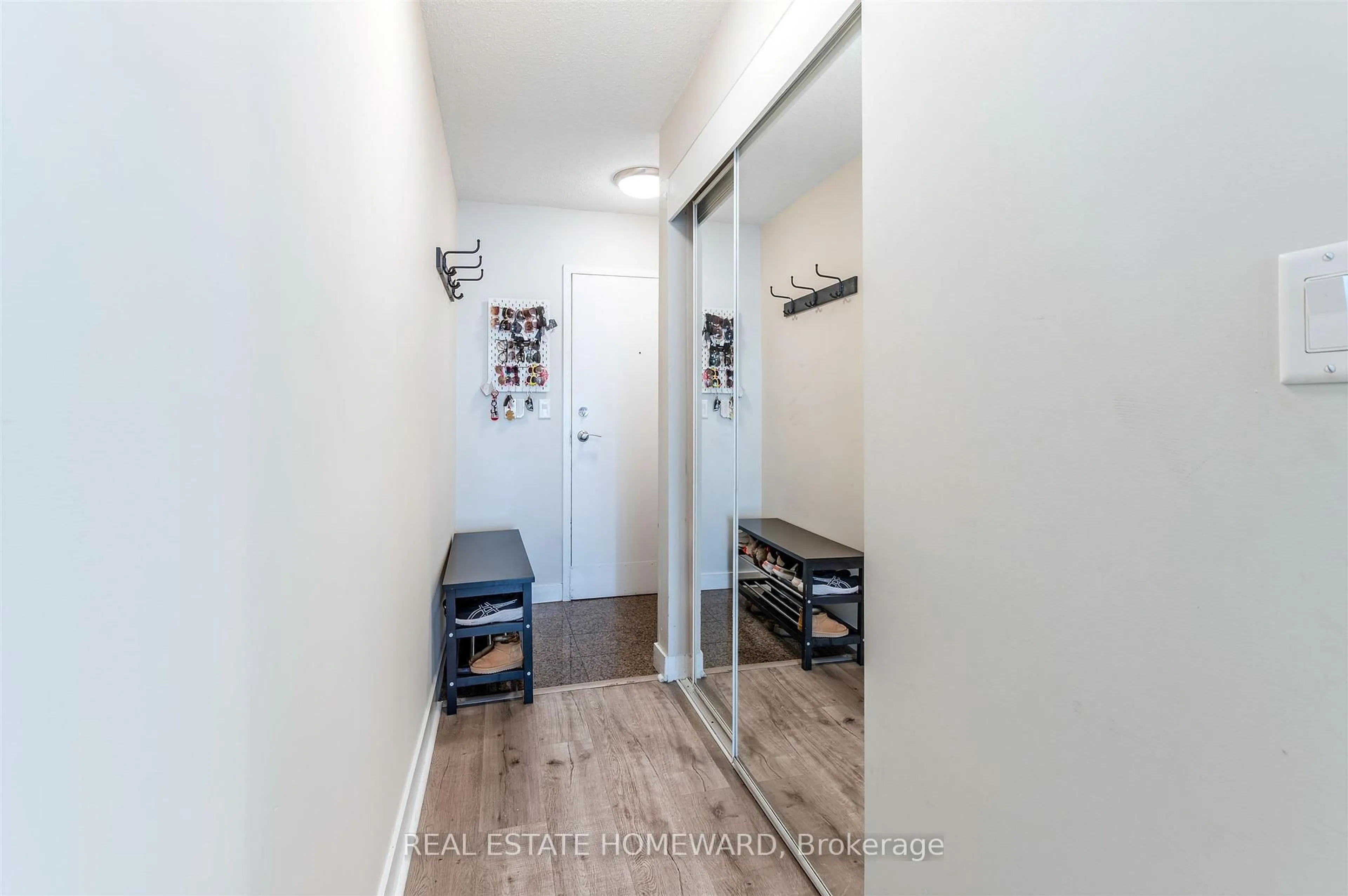 Indoor entryway for 397 Front St #803, Toronto Ontario M5V 3S1
