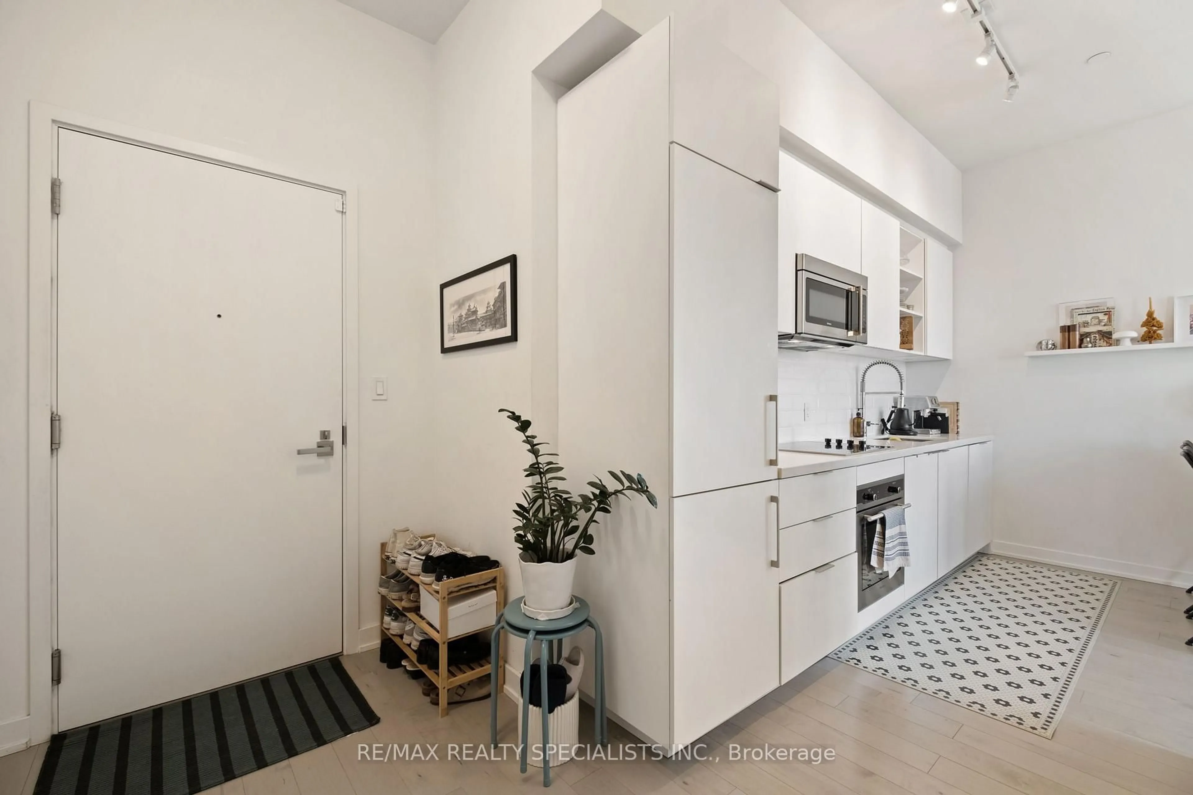 Standard kitchen, ceramic/tile floor for 50 Ordnance St #3505, Toronto Ontario M6K 0C9