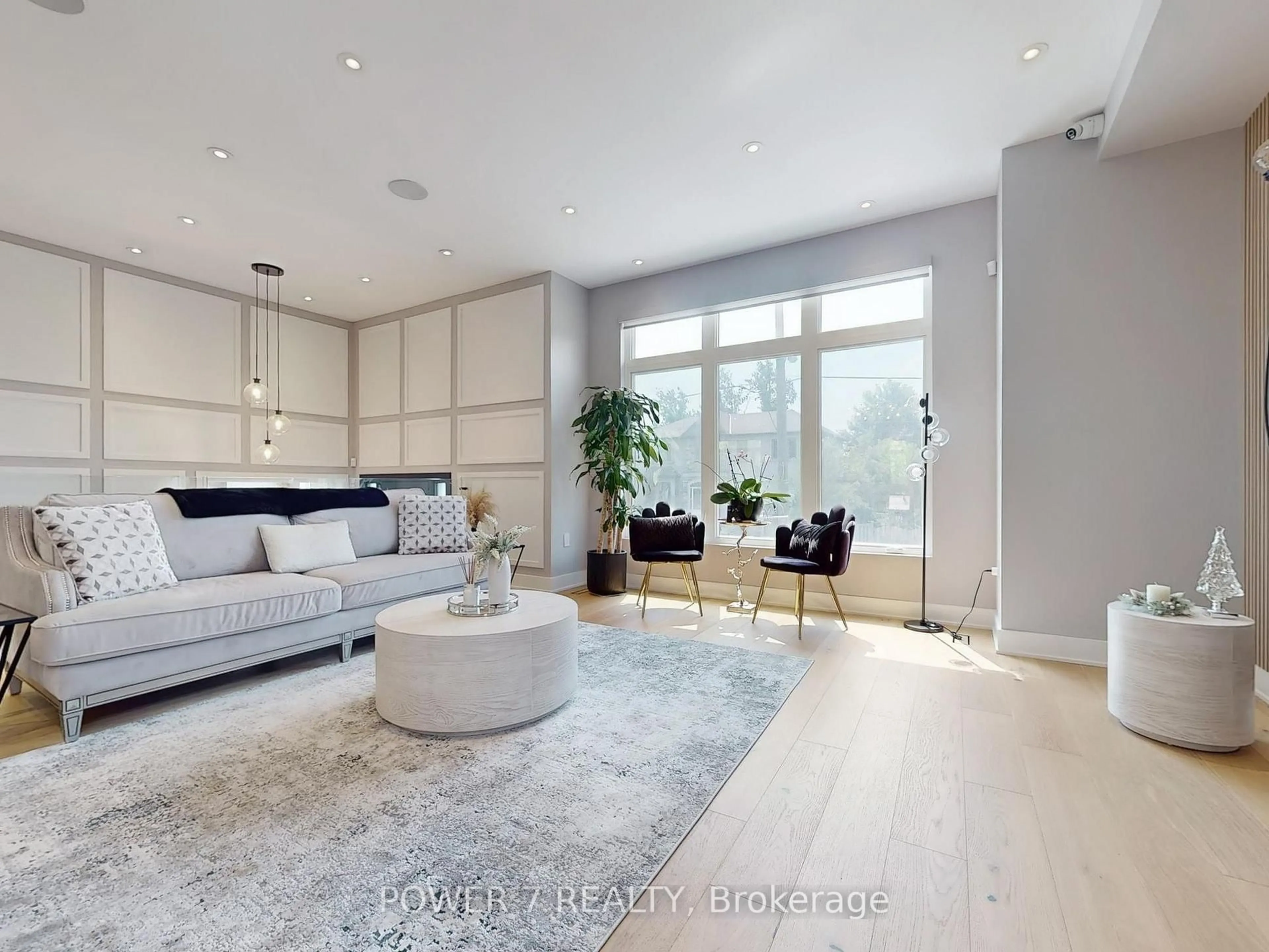 Living room with furniture, unknown for 34 Dresden Rd, Toronto Ontario M3H 1W9