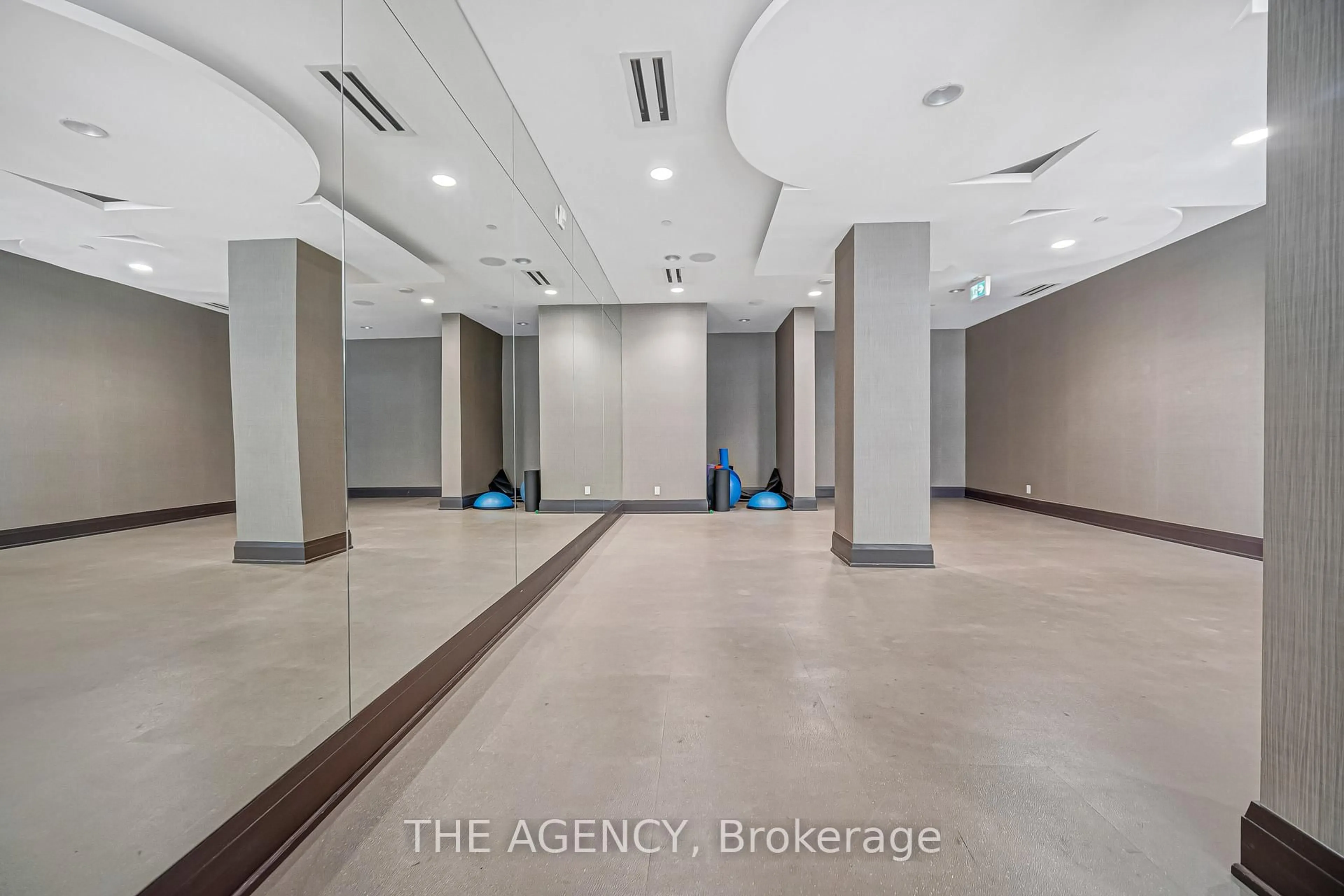 Indoor foyer for 23 Glebe Rd #315, Toronto Ontario M5P 0A1