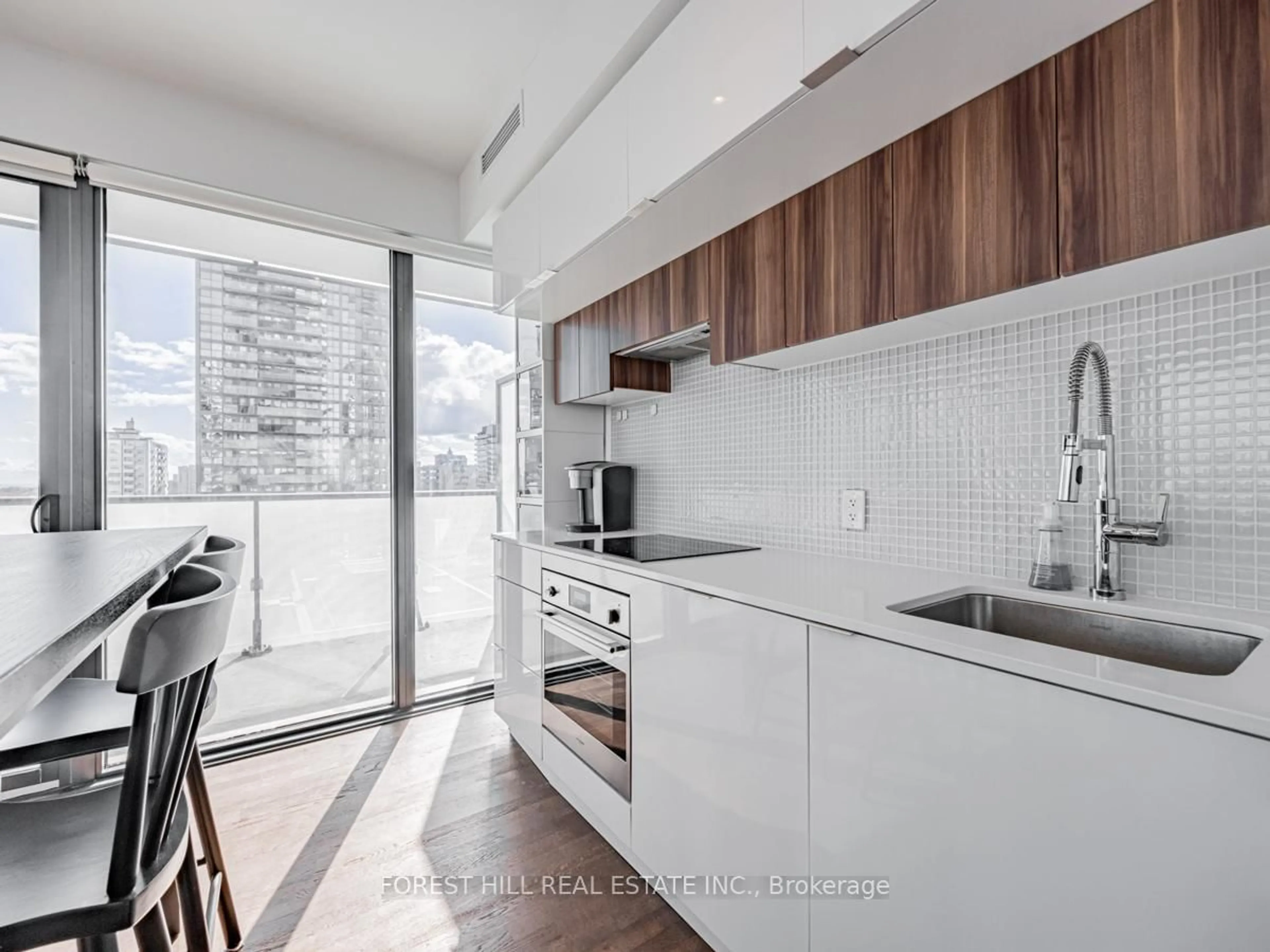 Contemporary kitchen, wood/laminate floor for 185 Roehampton Ave #1210, Toronto Ontario M4P 1R4