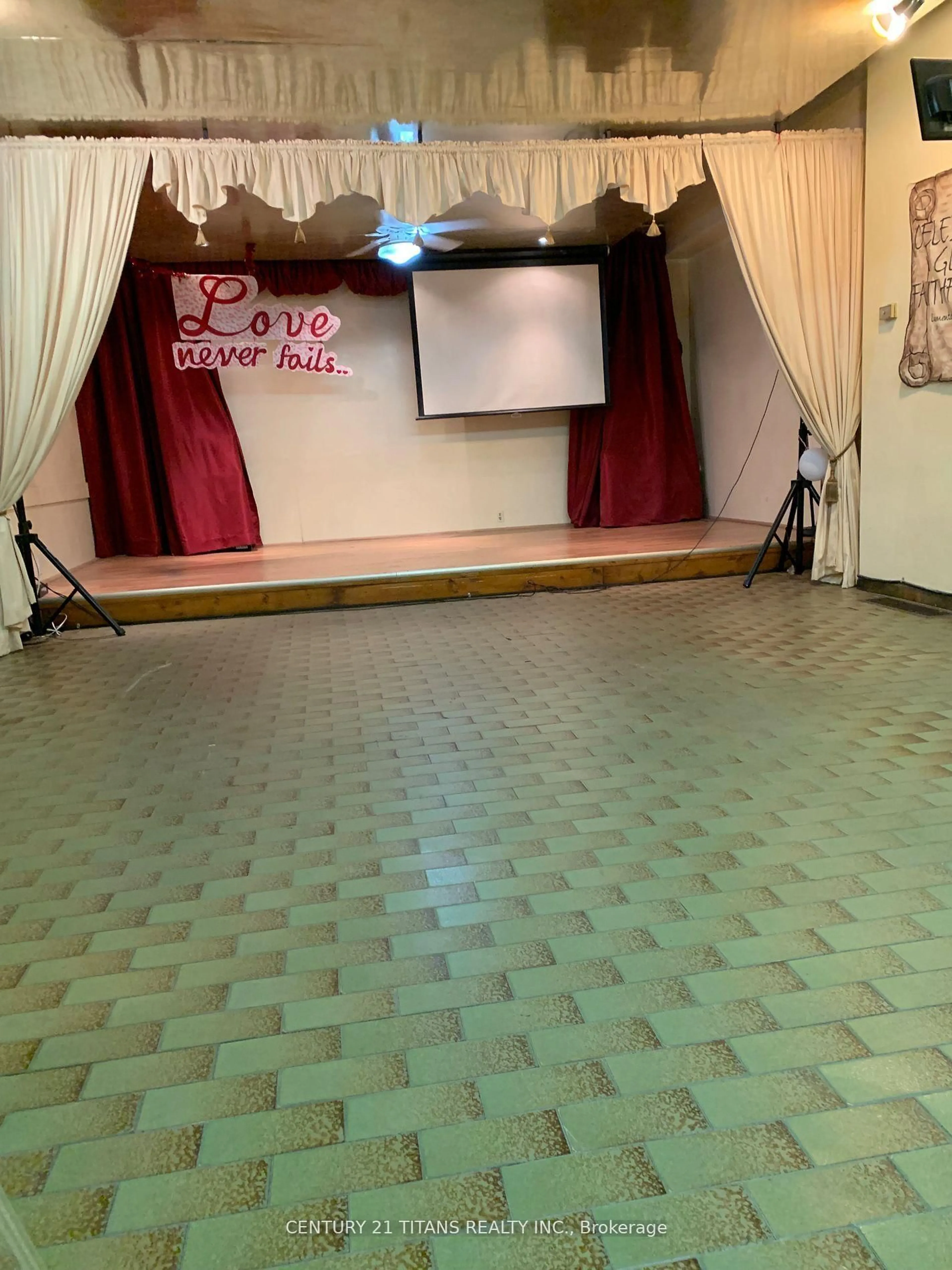 A pic of a room for 481A Oakwood Ave, Toronto Ontario M6E 2W4