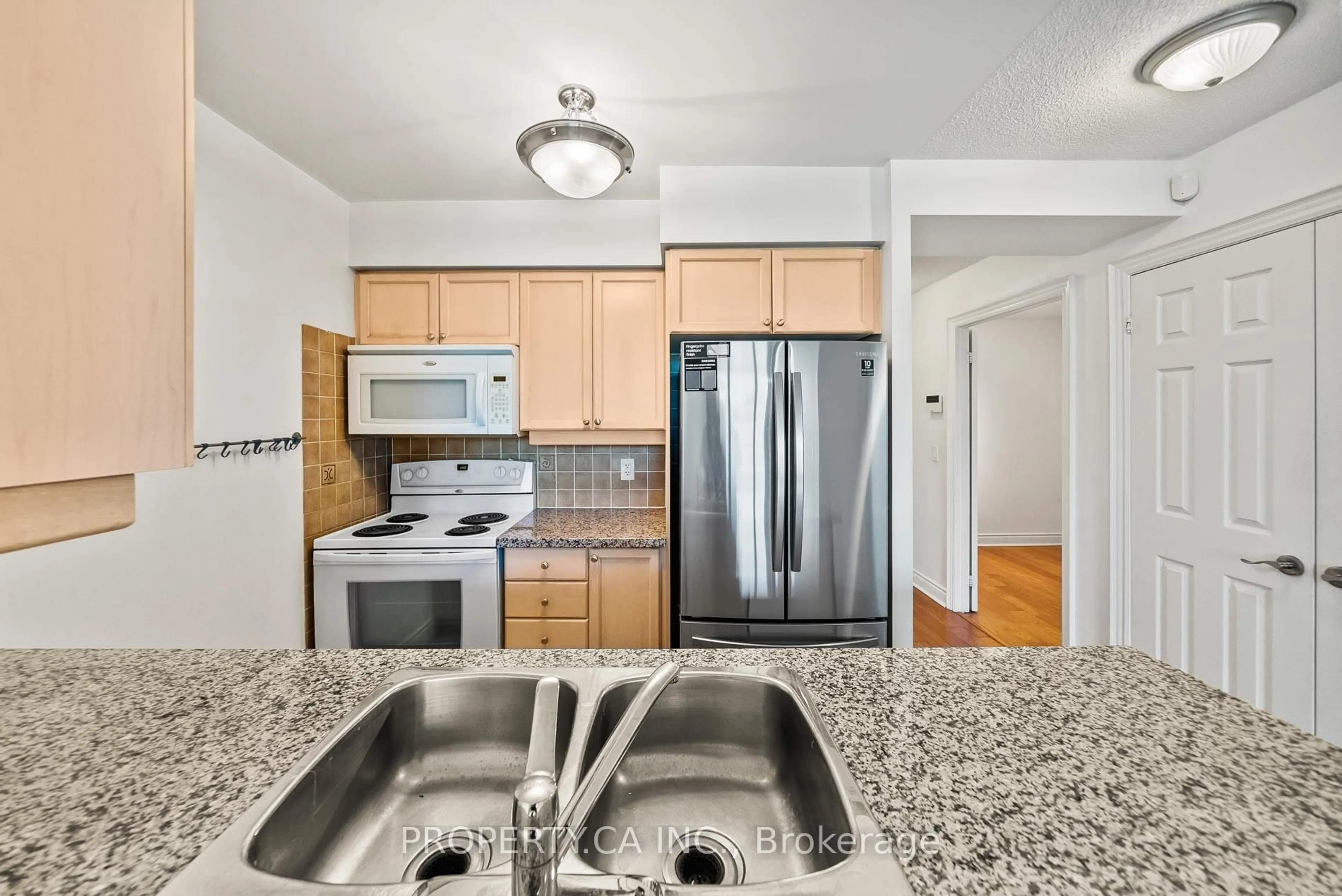Standard kitchen, unknown for 15 Greenview Ave #309, Toronto Ontario M2M 4M7