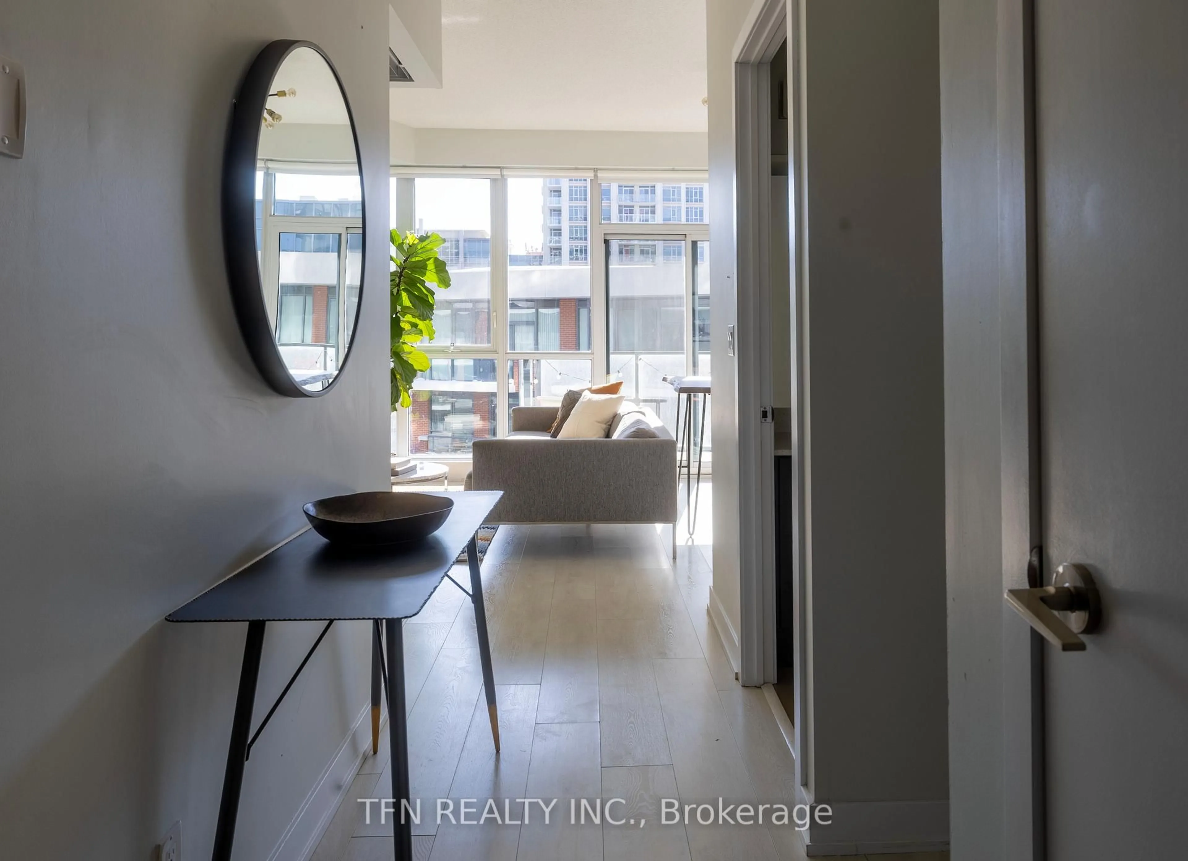 Indoor entryway for 50 Bruyeres Mews #726, Toronto Ontario M5V 0H8