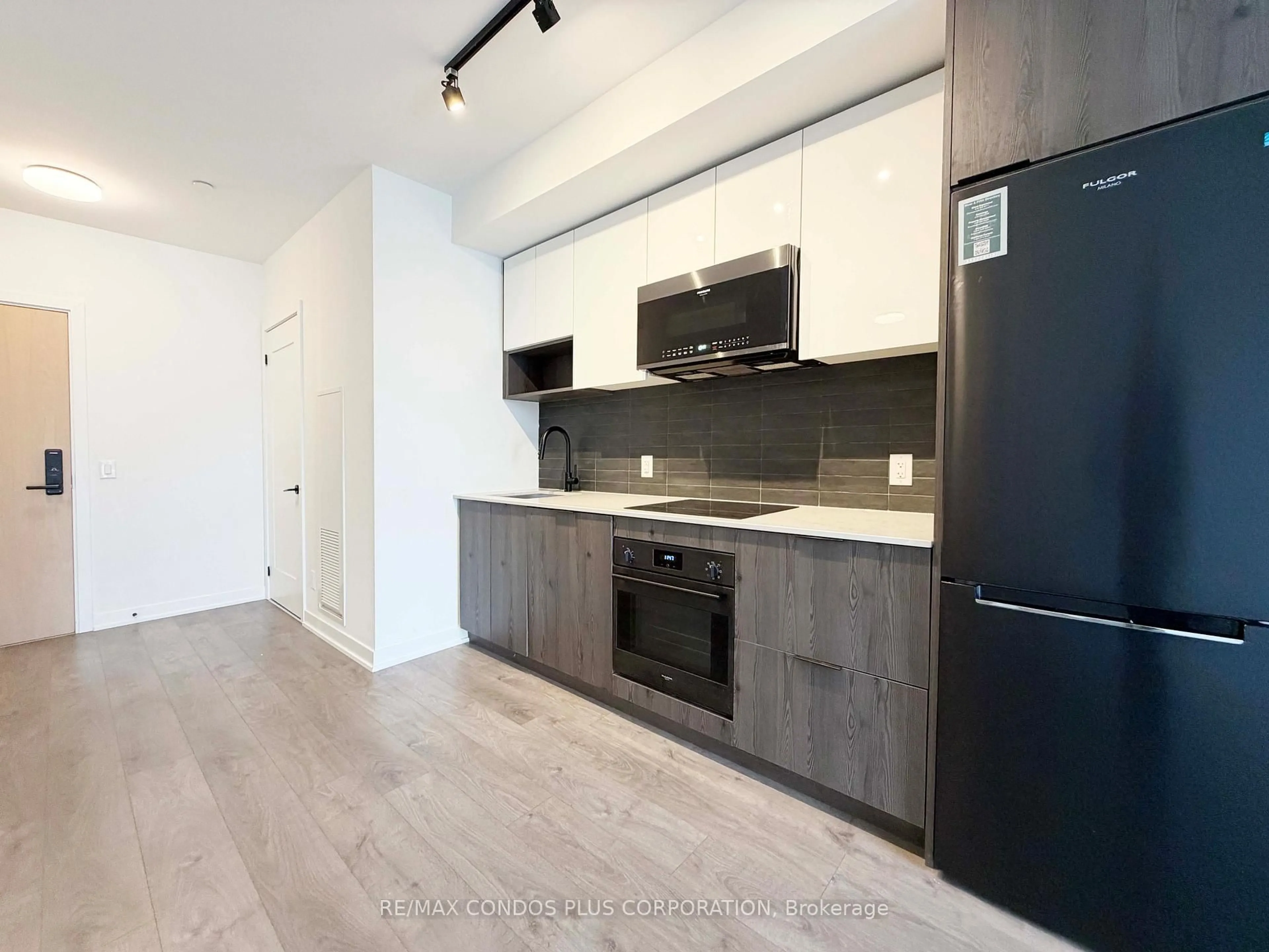 Open concept kitchen, unknown for 5 Defries St #925, Toronto Ontario M5A 0W7