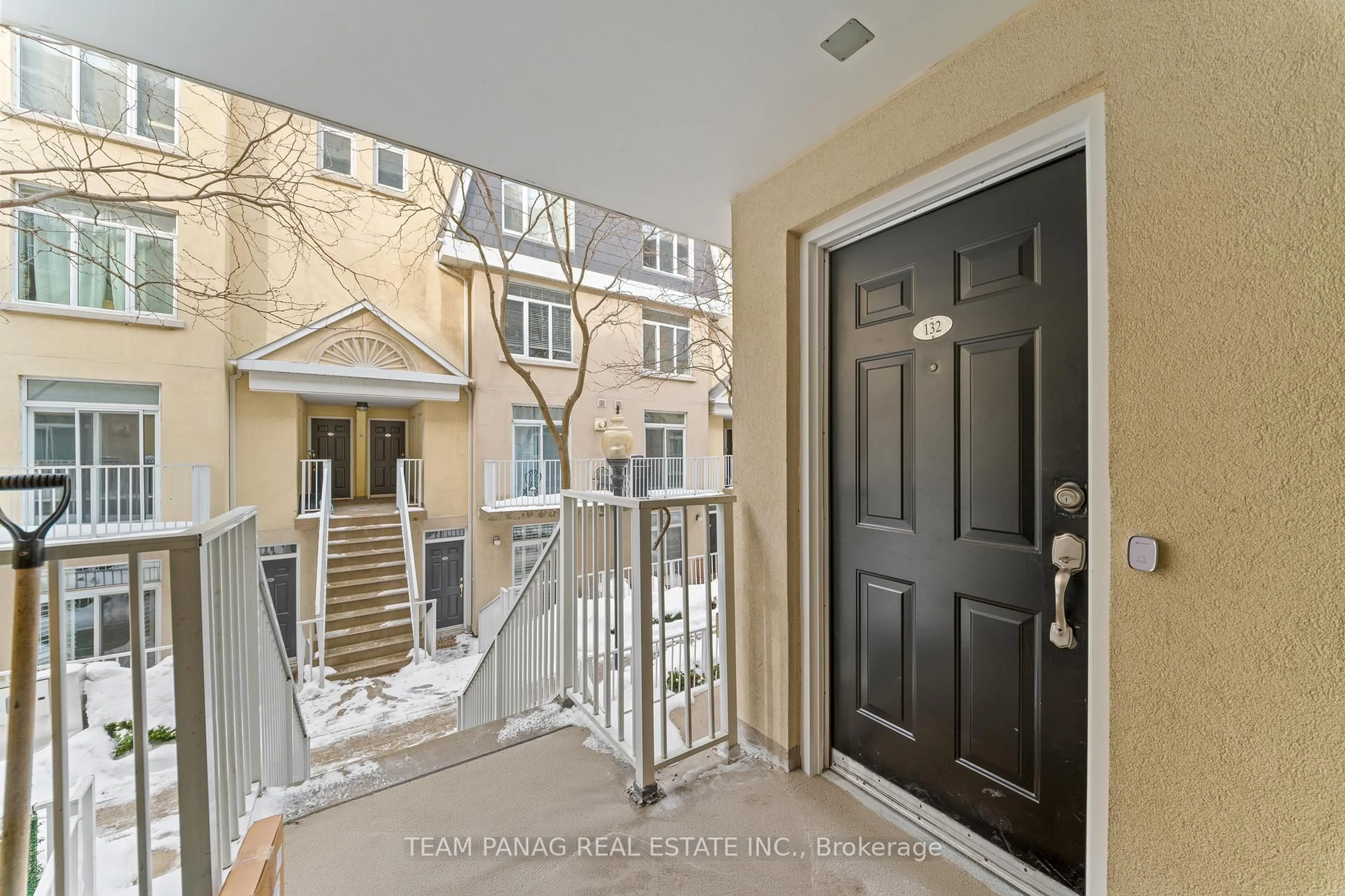 Indoor entryway for 28 Stadium Rd #132, Toronto Ontario M5V 3P4