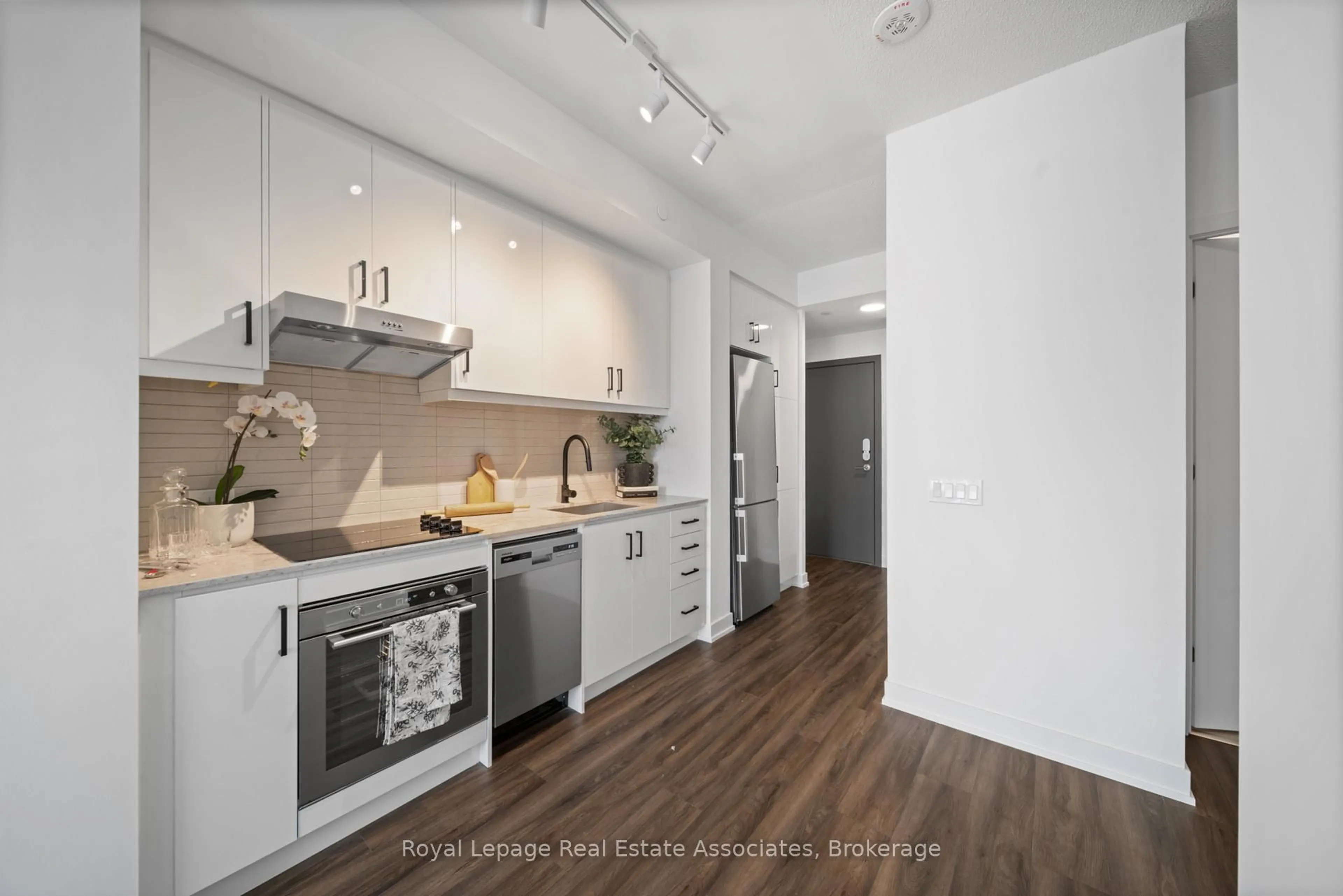 Open concept kitchen, unknown for 9 Tecumseth St #422, Toronto Ontario M5V 3G4