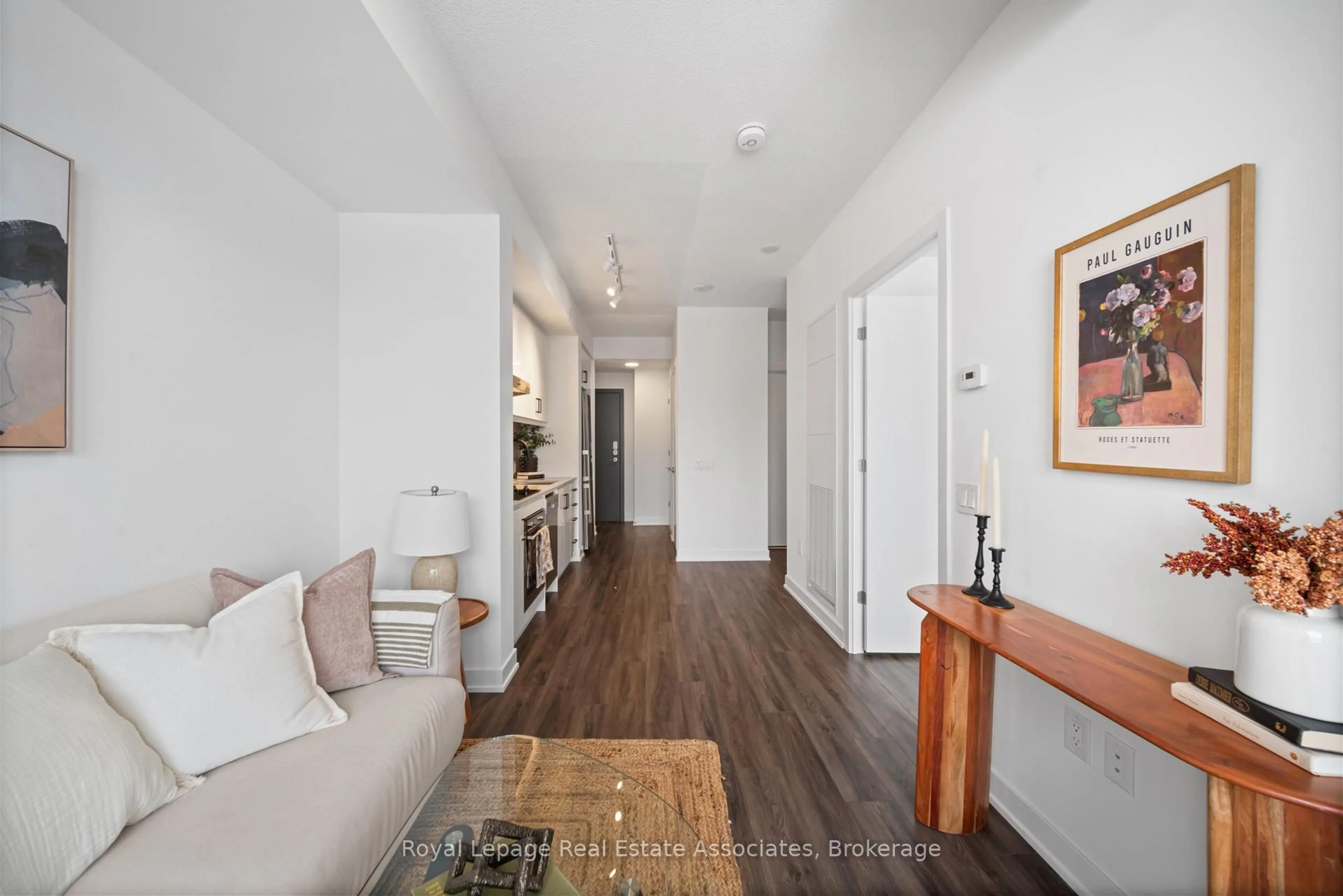 Indoor entryway for 9 Tecumseth St #422, Toronto Ontario M5V 3G4