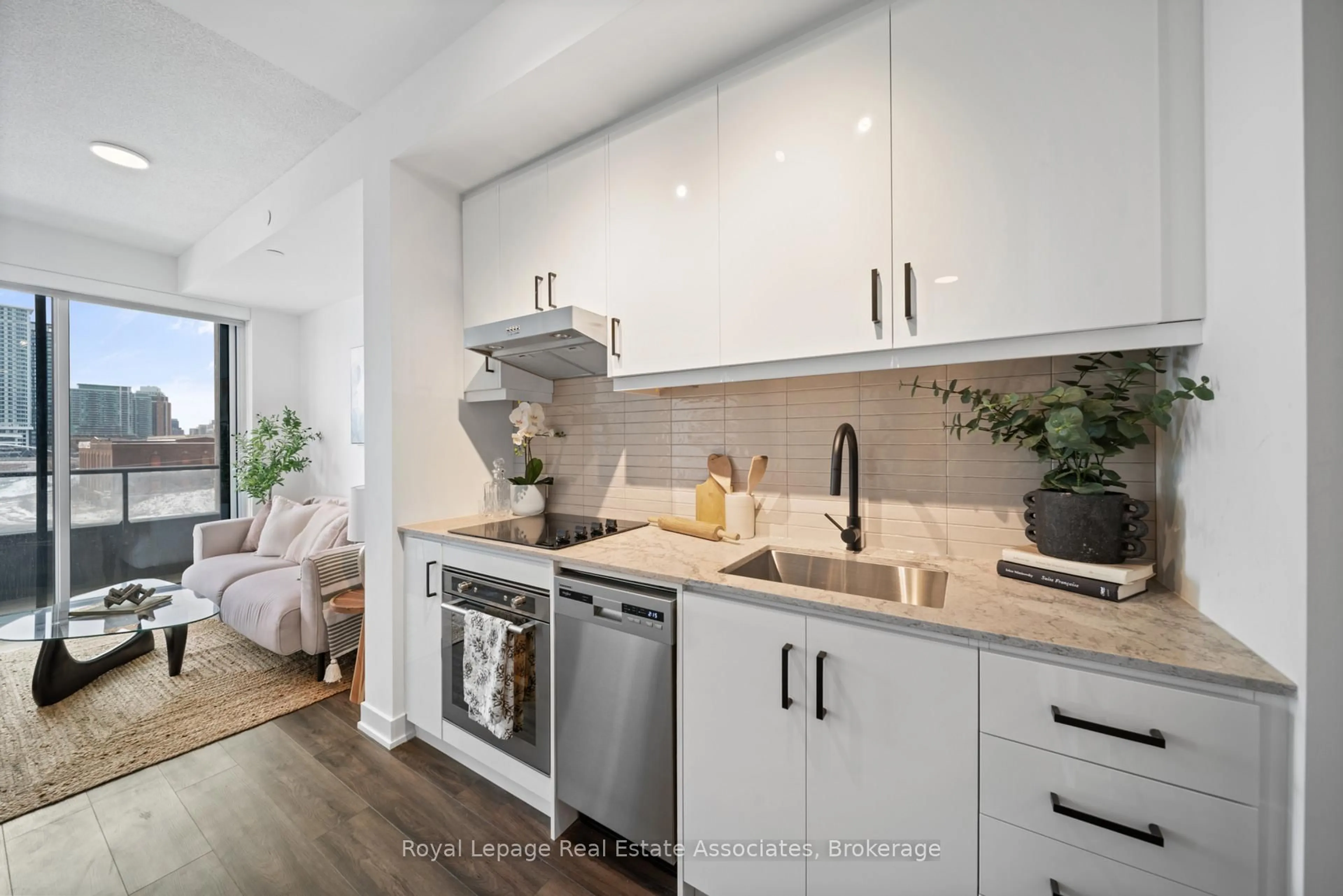 Open concept kitchen, unknown for 9 Tecumseth St #422, Toronto Ontario M5V 3G4