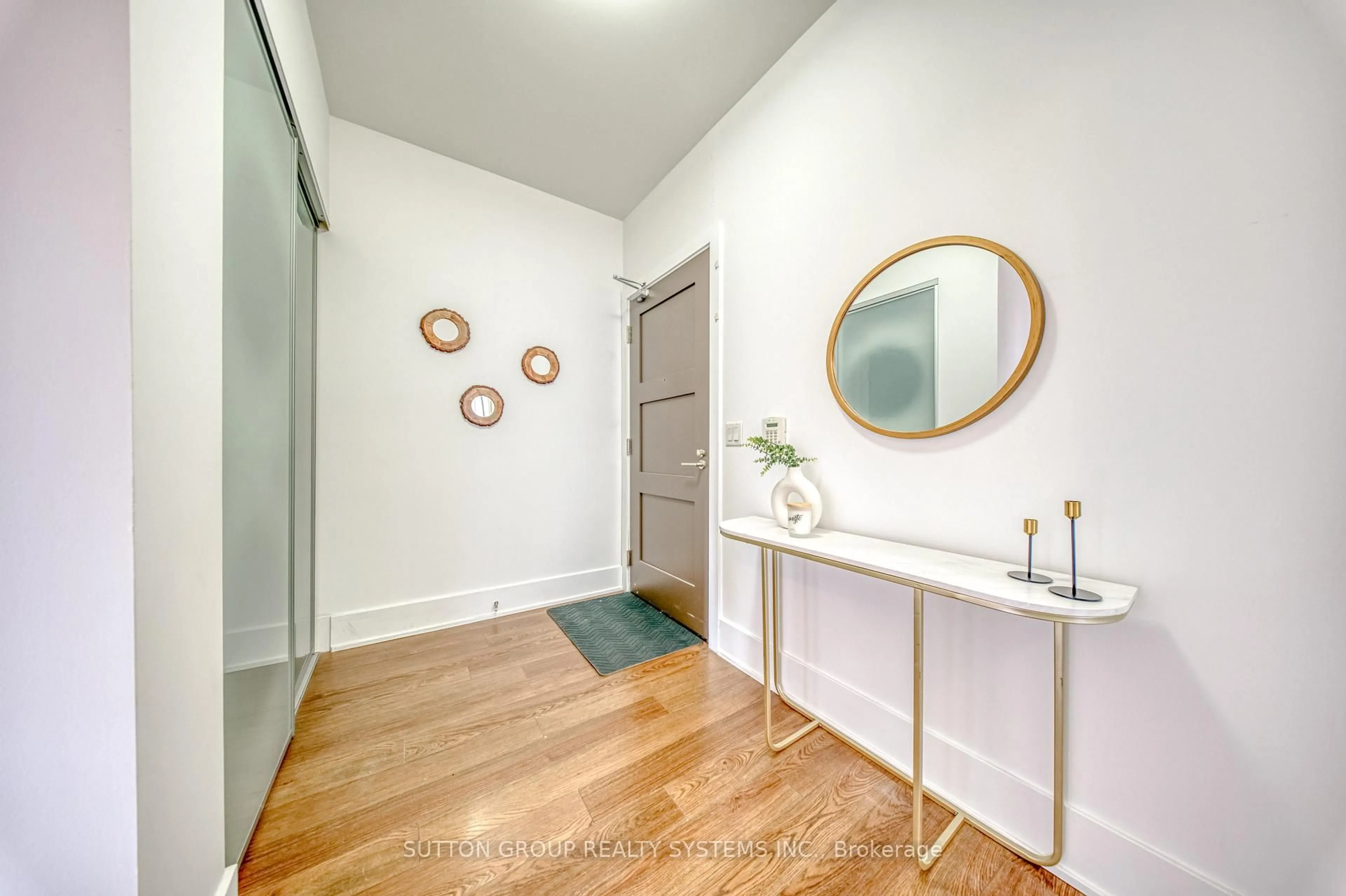 Indoor entryway for 300 Front St #1912, Toronto Ontario M5V 0E9