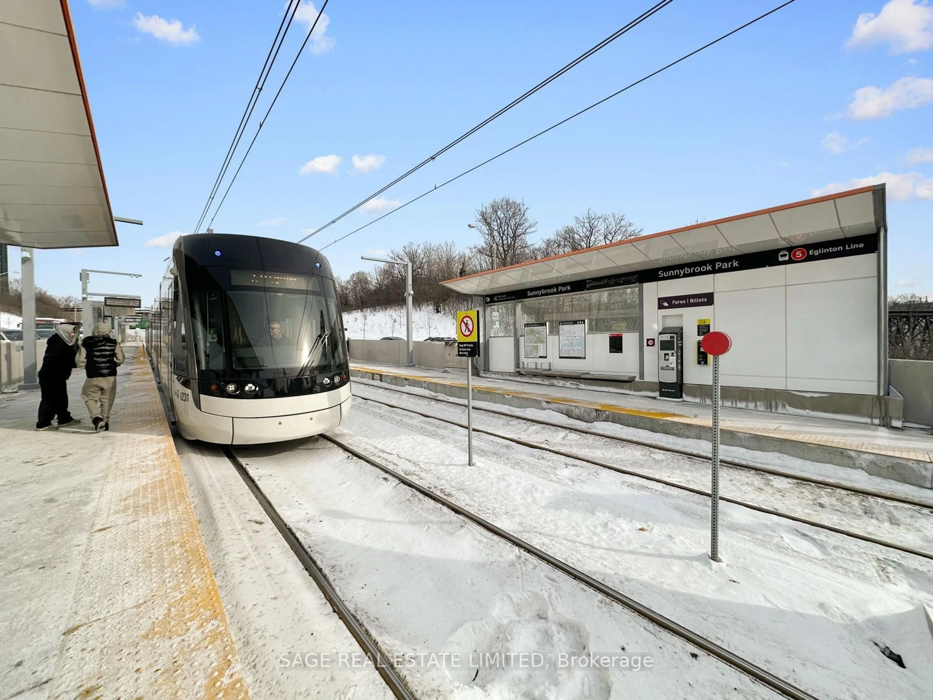 Blurry image for 35 Brian Peck Cres #909, Toronto Ontario M4G 4K4