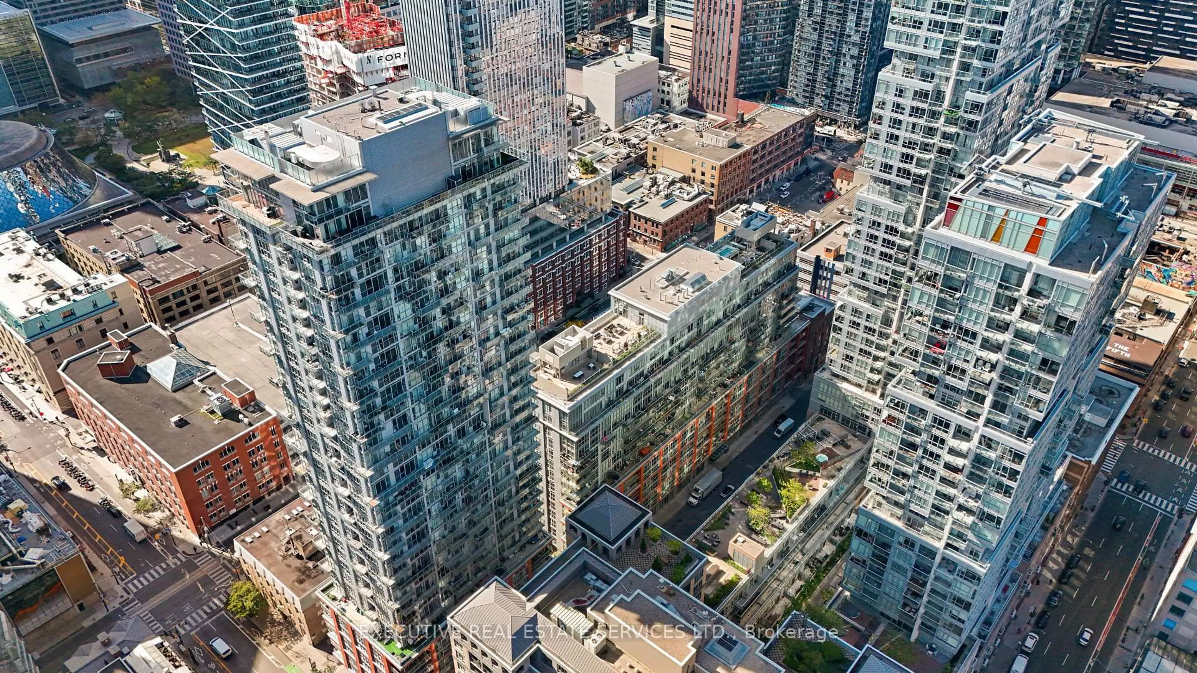 A pic from outside/outdoor area/front of a property/back of a property/a pic from drone, city buildings view from balcony for 21 Nelson St #324, Toronto Ontario M5V 3H9
