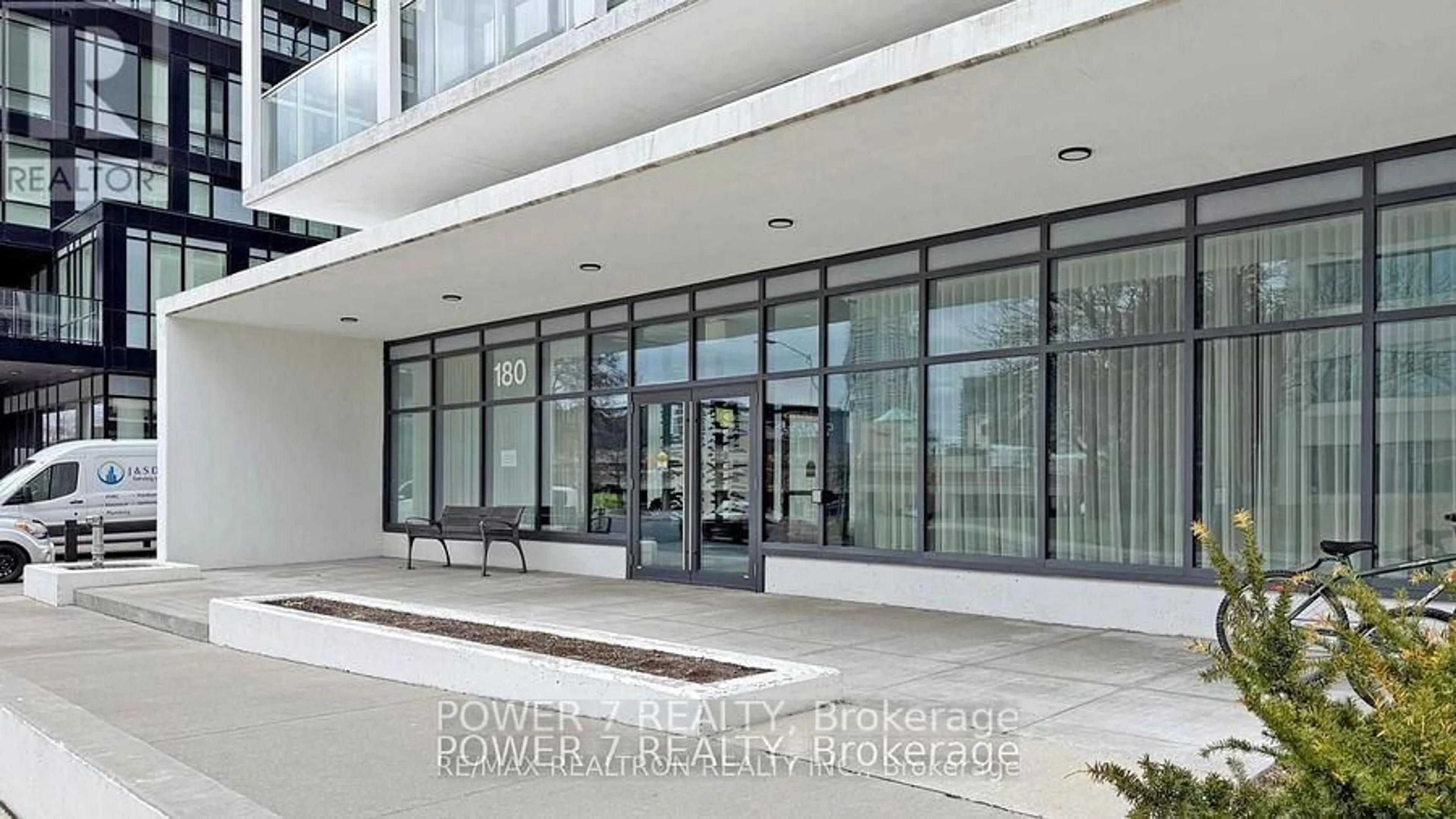 Indoor foyer for 180 Fairview Mall Dr #1705, Toronto Ontario M2J 4T1