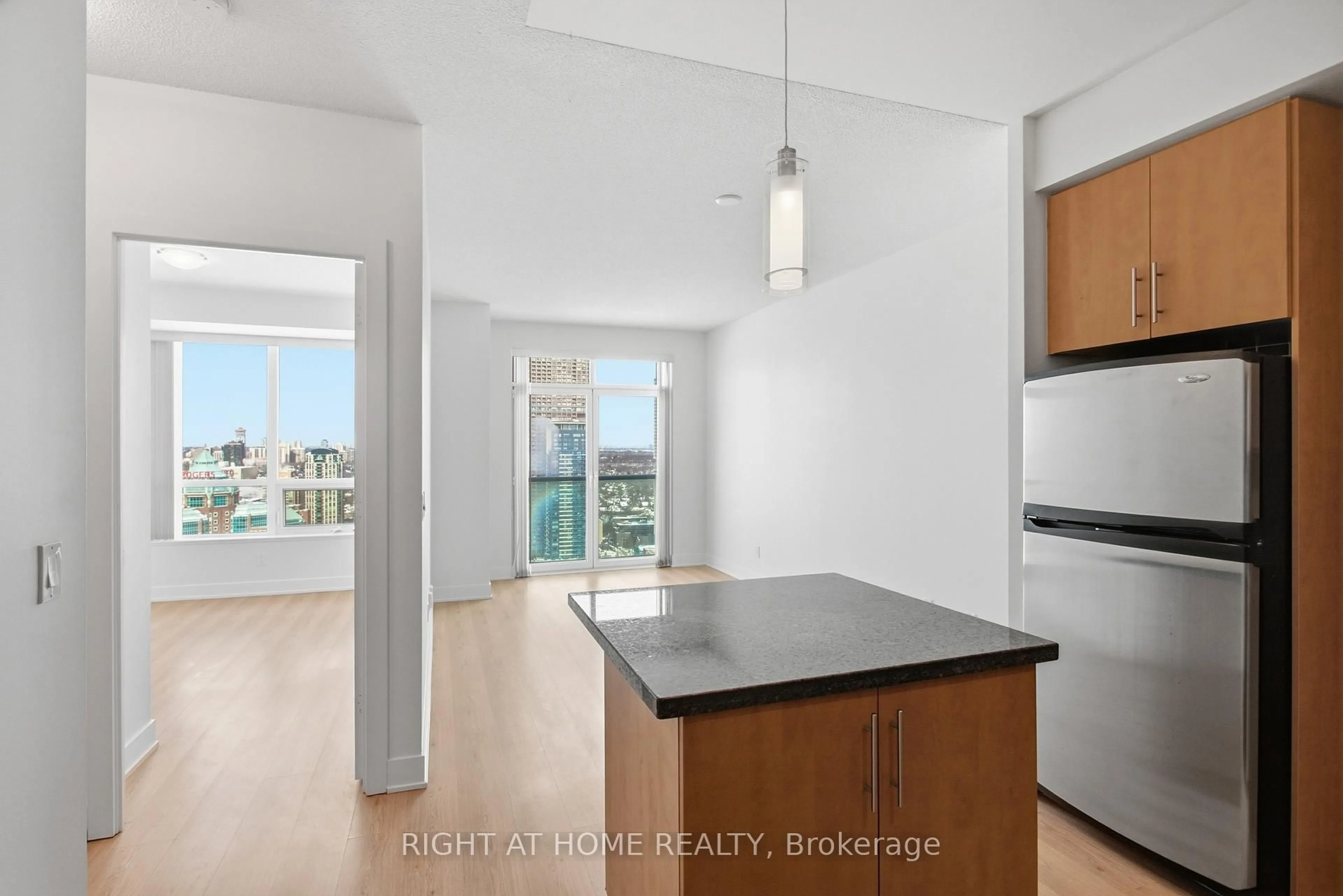 Open concept kitchen, unknown for 120 Homewood Ave #3302, Toronto Ontario M4Y 2J3