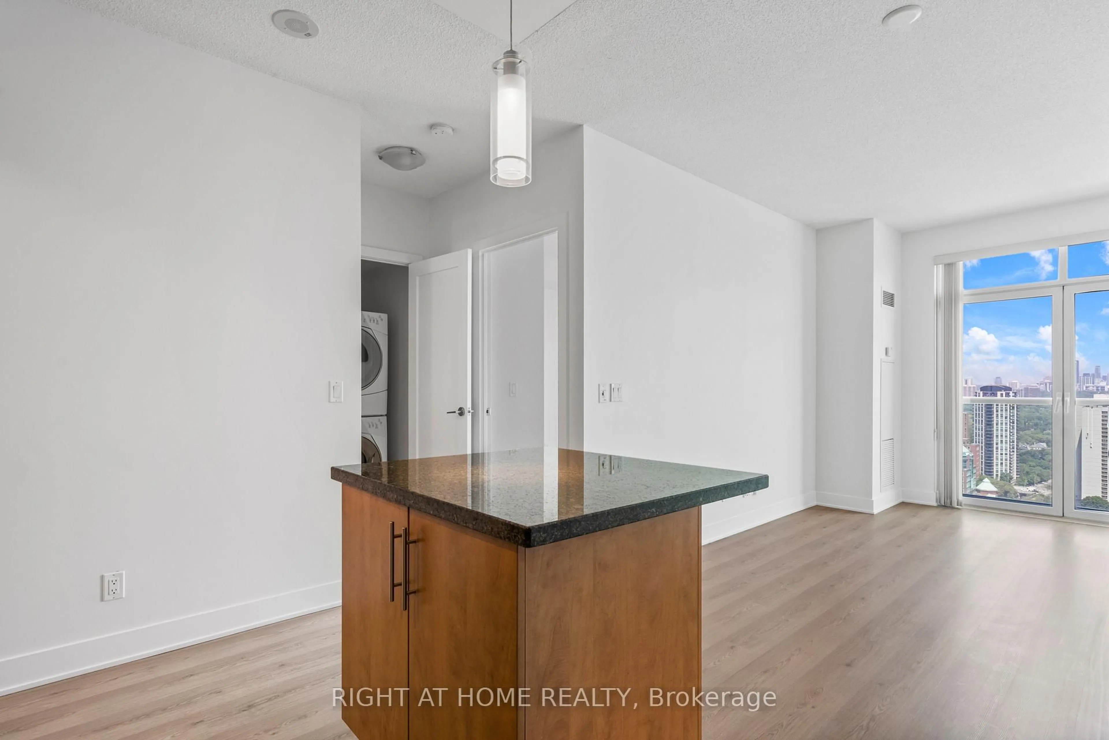 A pic of a room for 120 Homewood Ave #3302, Toronto Ontario M4Y 2J3