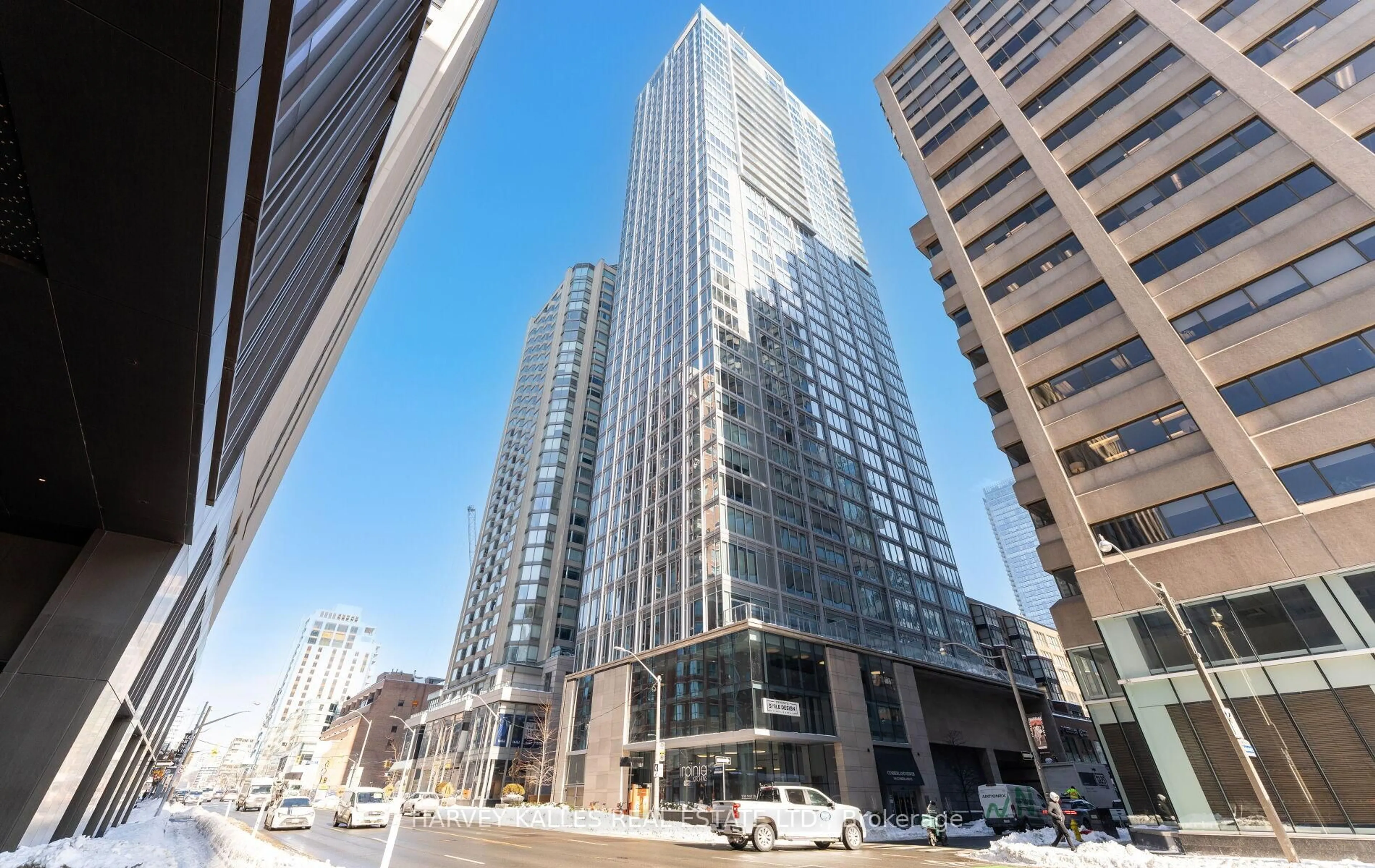 Indoor foyer for 200 Cumberland St #3502, Toronto Ontario M5R 0B7