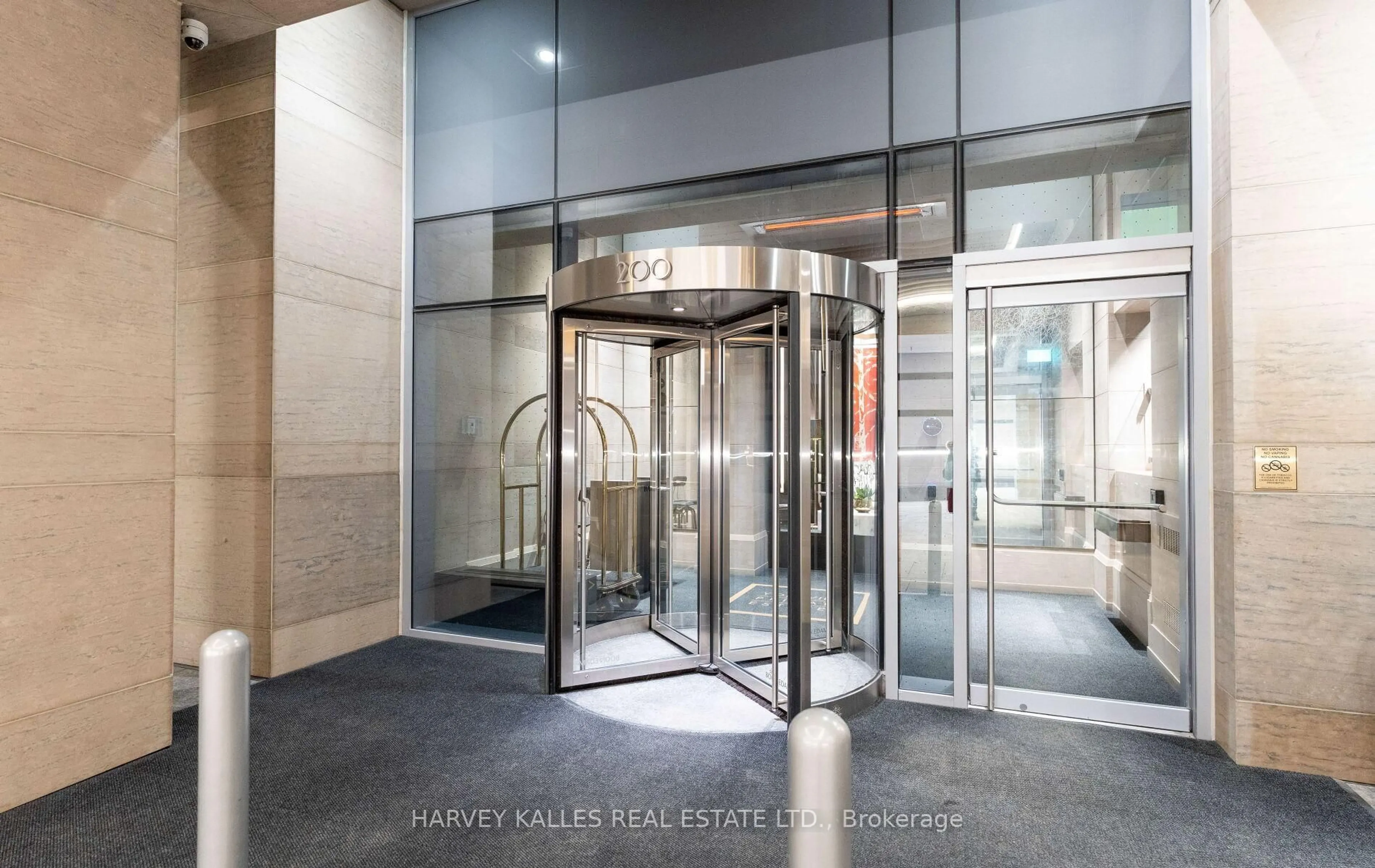 Indoor foyer for 200 Cumberland St #3502, Toronto Ontario M5R 0B7
