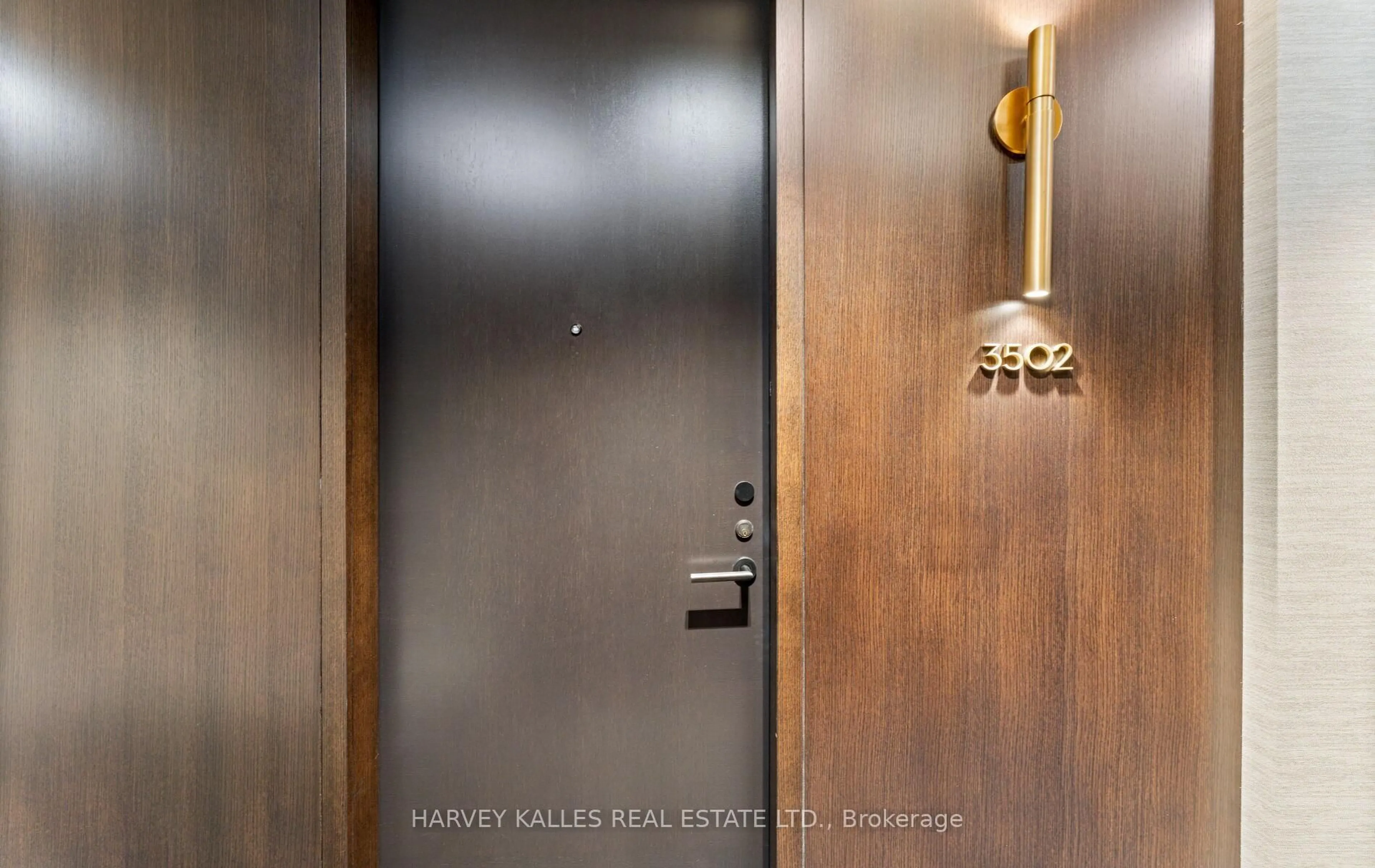 Indoor foyer for 200 Cumberland St #3502, Toronto Ontario M5R 0B7