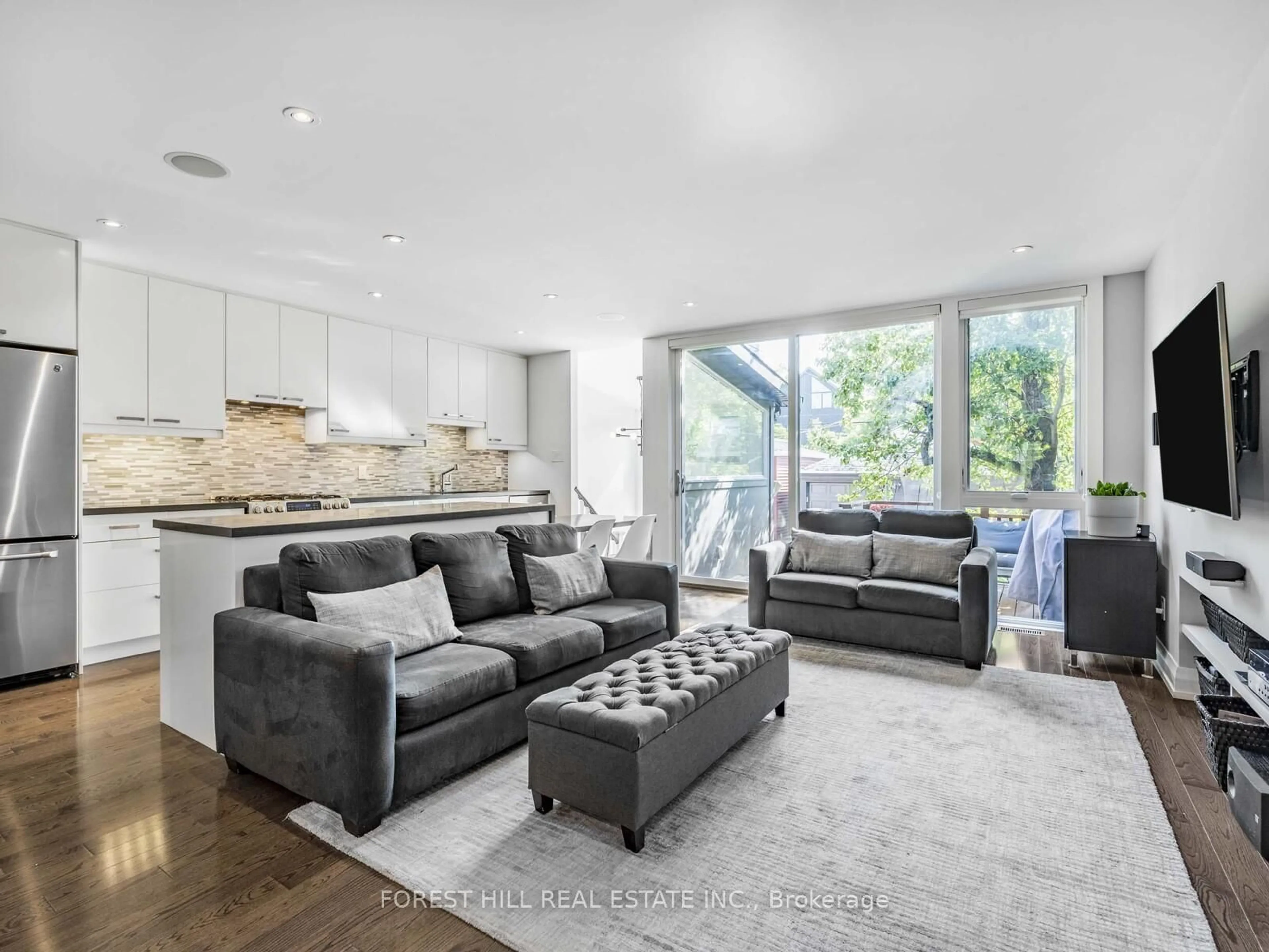 Living room with furniture, unknown for 183 Wychwood Ave, Toronto Ontario M6C 2T4