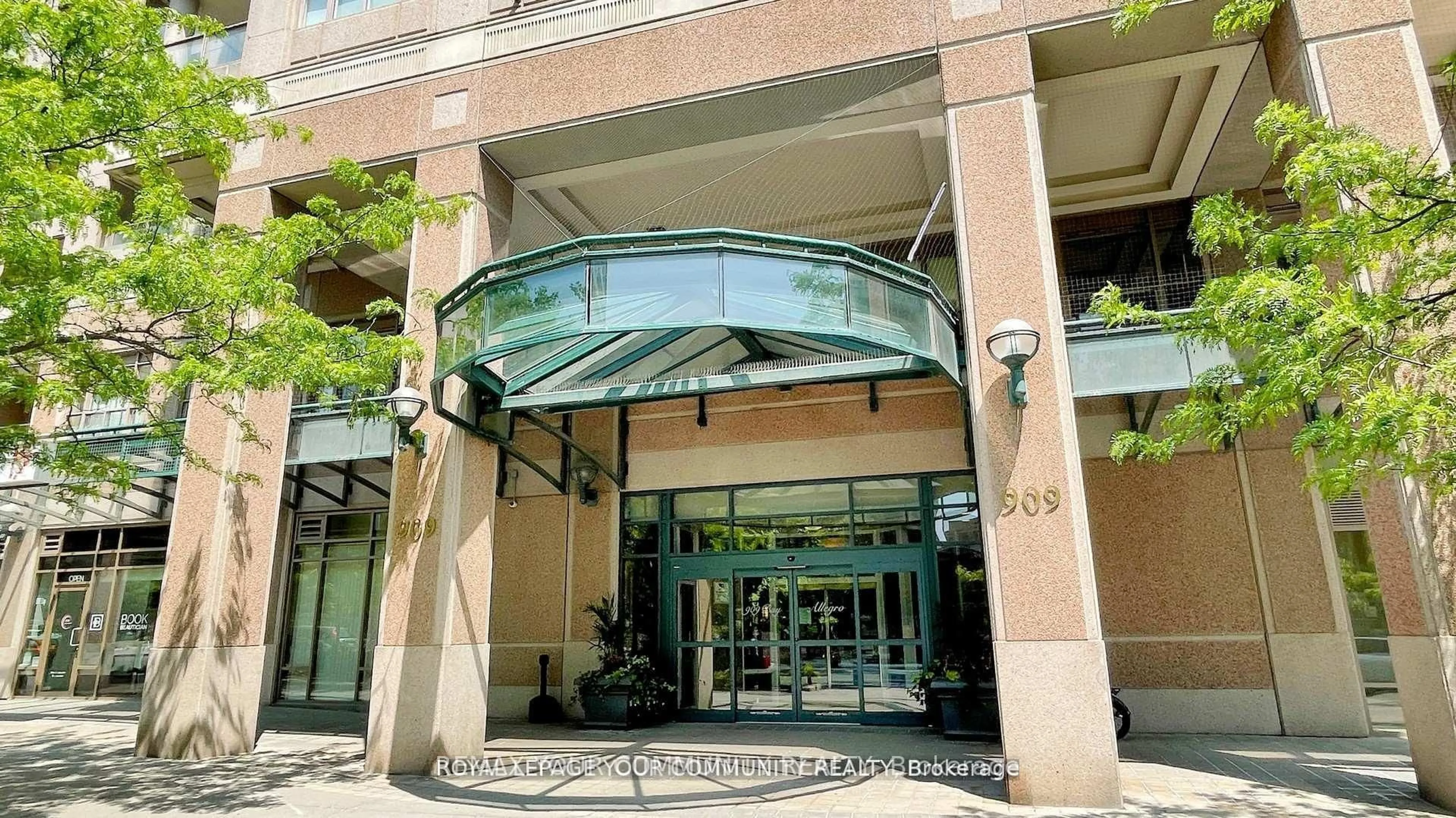 Indoor foyer for 909 Bay St #1609, Toronto Ontario M5S 3G2