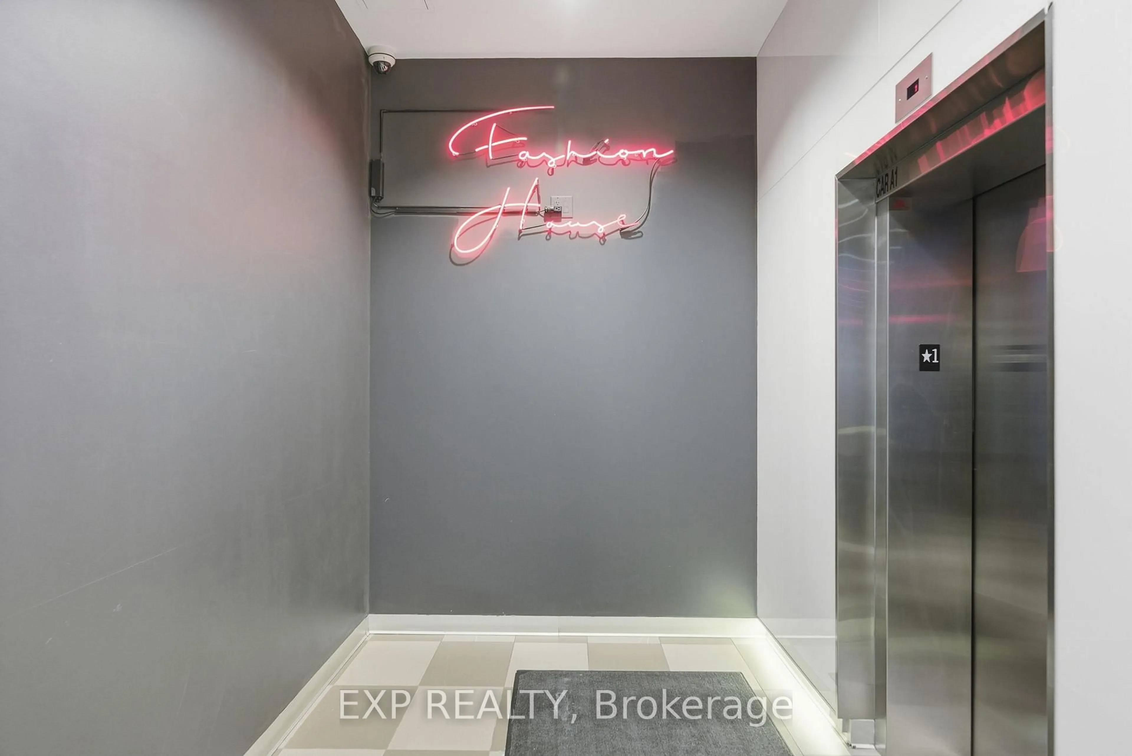 Indoor foyer for 560 King St #213, Toronto Ontario M5V 0L6