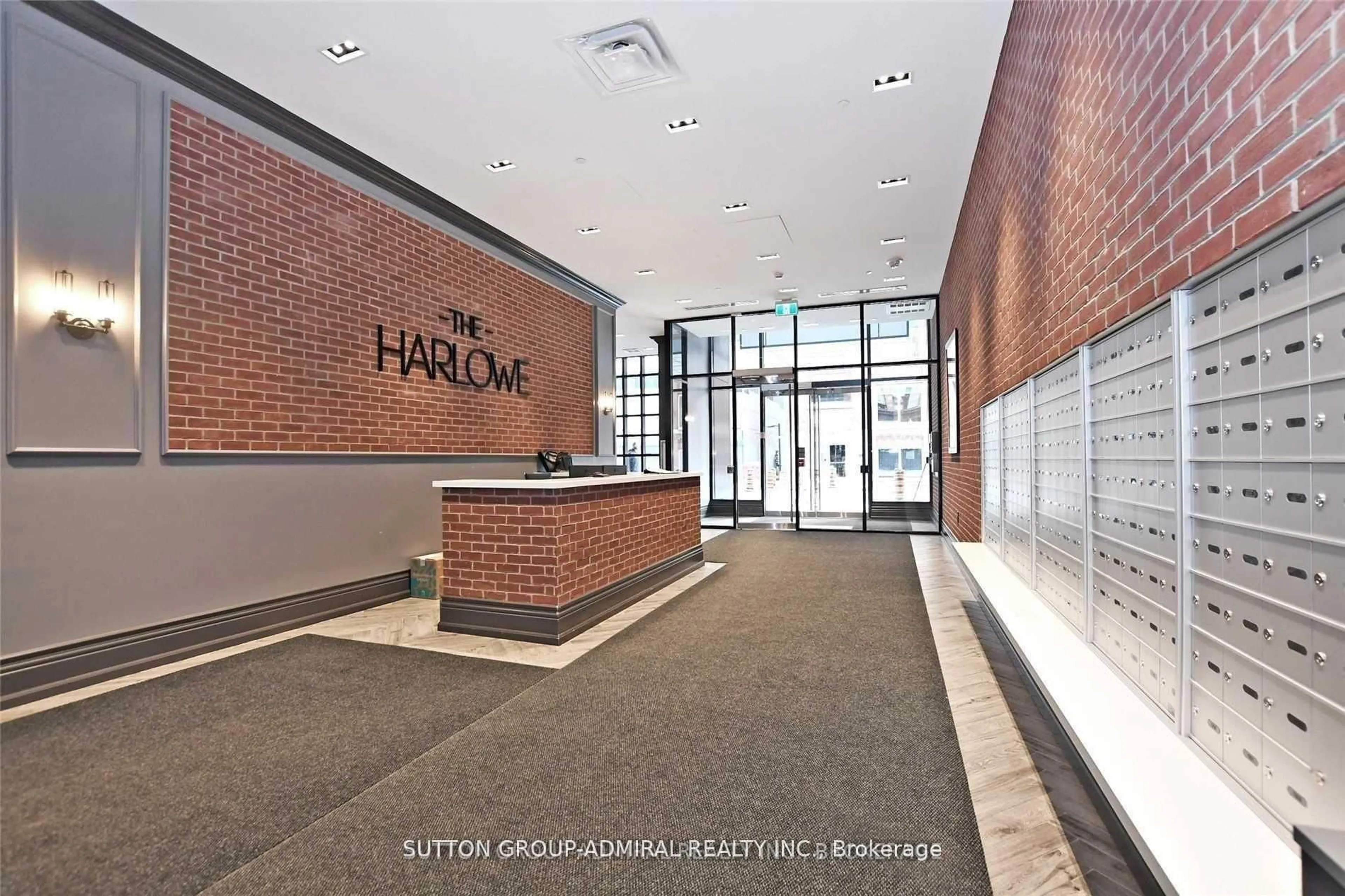 Indoor foyer for 608 Richmond St #1010, Toronto Ontario M5V 1Y9