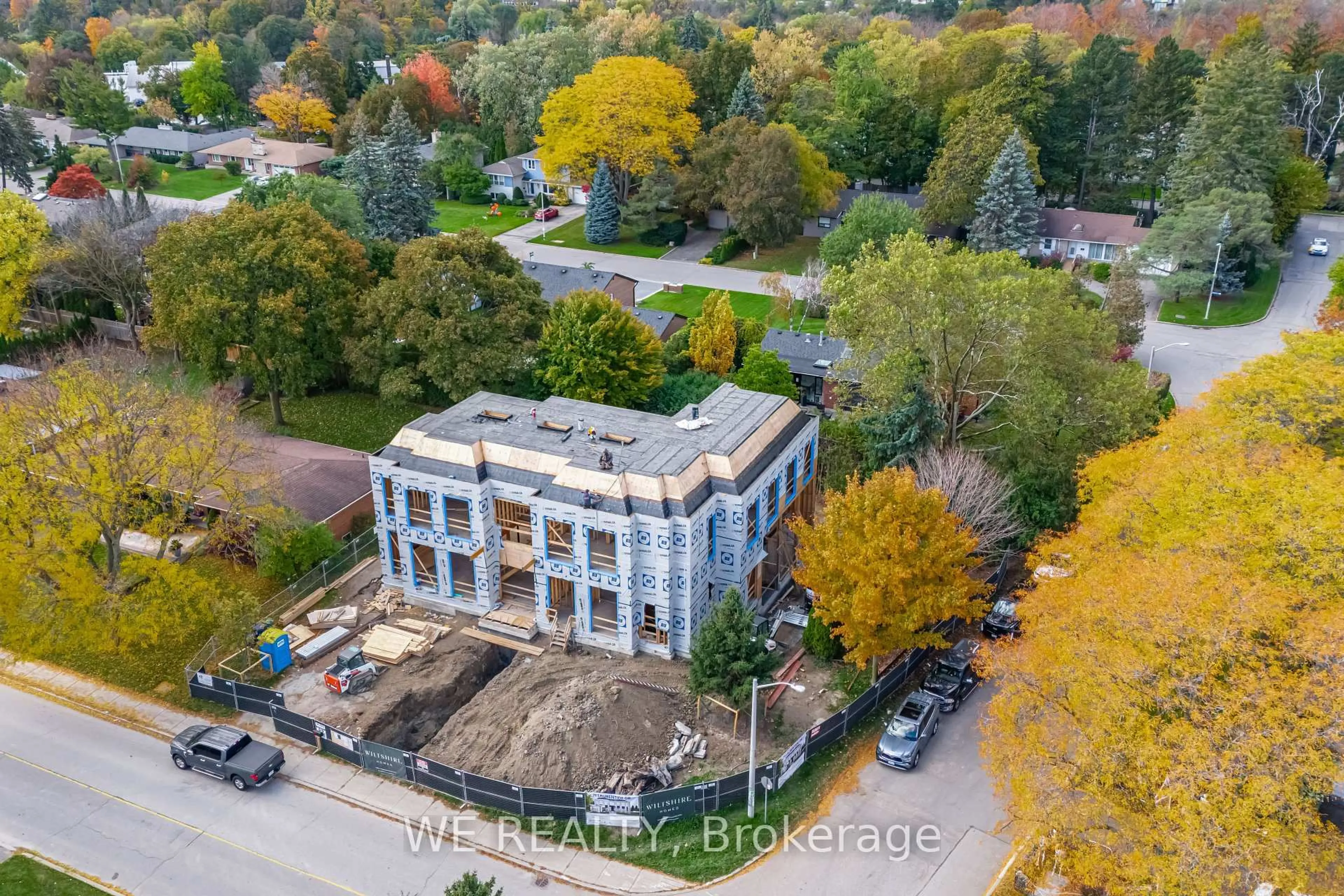 A pic from outside/outdoor area/front of a property/back of a property/a pic from drone, building for 71 Laurentide Dr, Toronto Ontario M3A 3E1