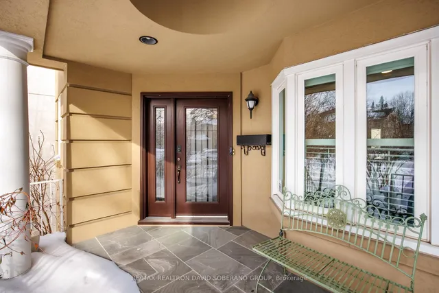 11 Thamesford Crt, Toronto 3