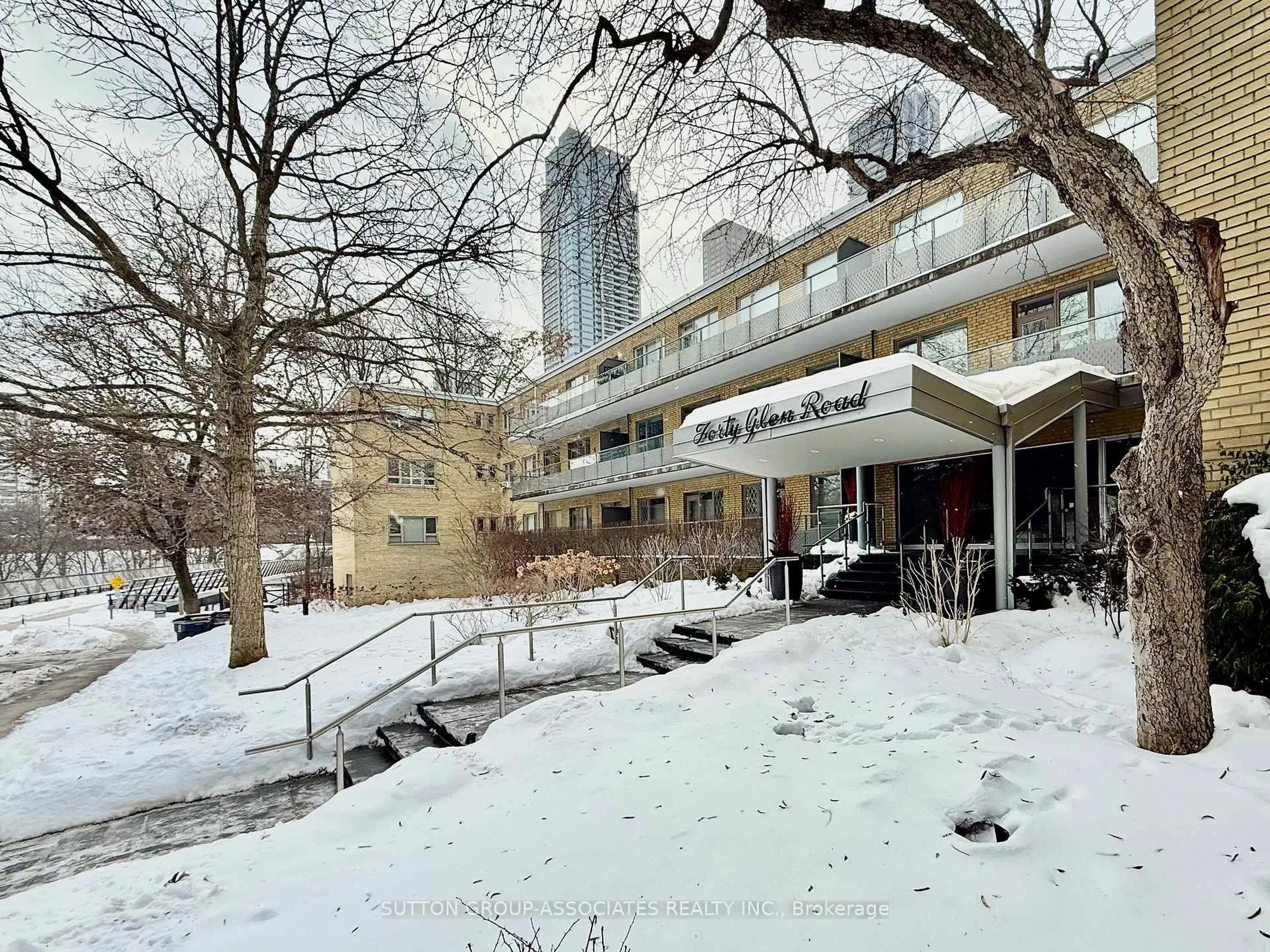 Patio, street for 40 Glen Rd #204, Toronto Ontario M4W 2V1