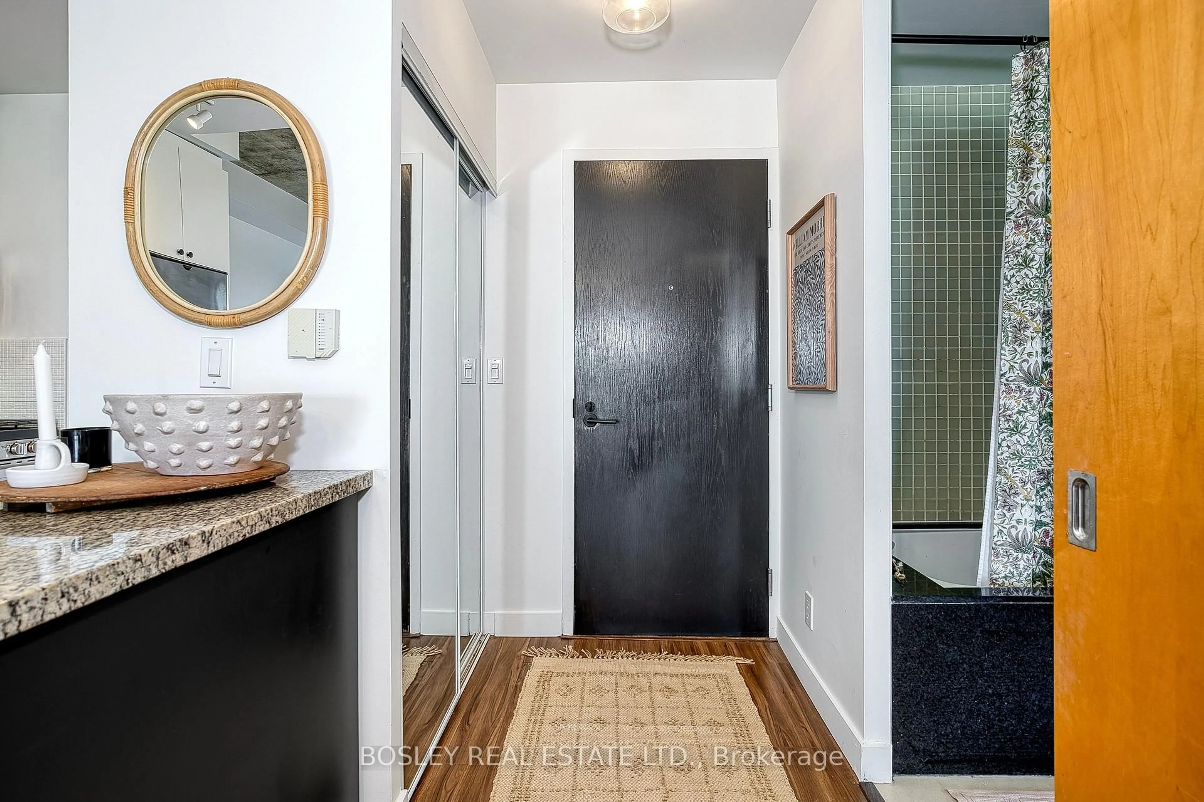 Indoor entryway for 1 Shaw St #1104, Toronto Ontario M6K 0A1