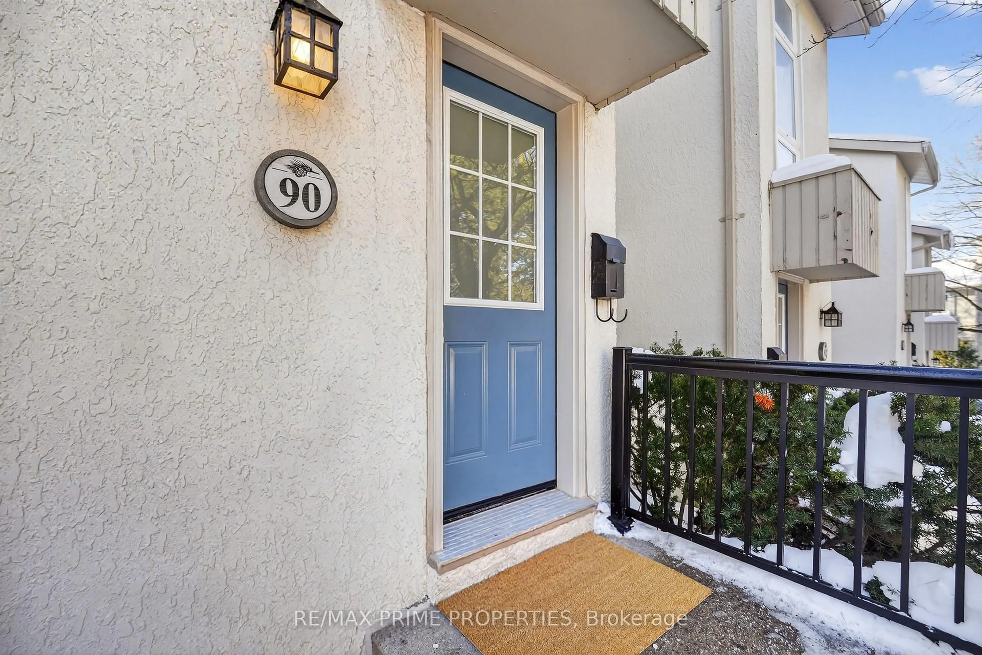 Indoor entryway for 90 Maris Shep Way, Toronto Ontario M2J 4S2