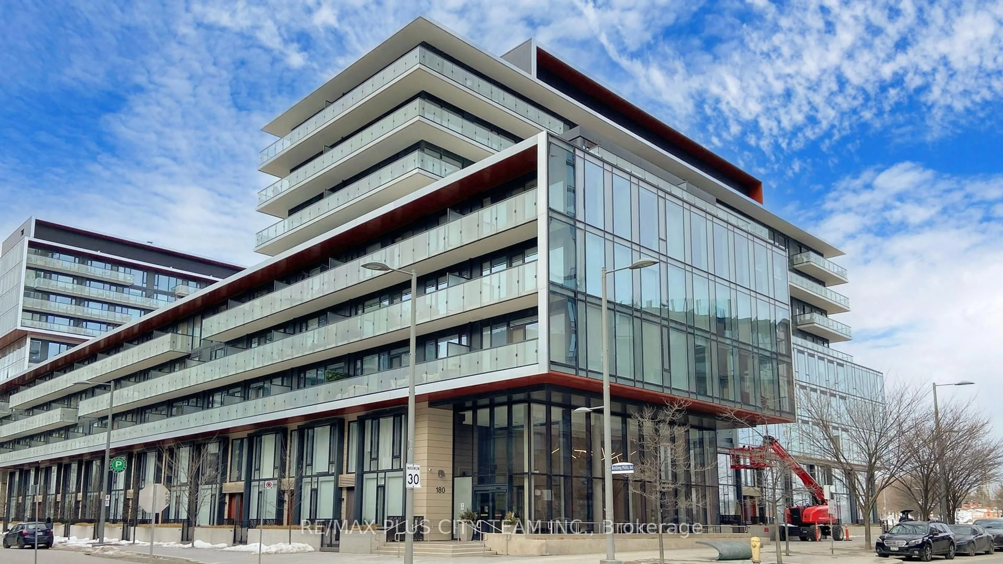 Indoor foyer for 180 Mill St #s120, Toronto Ontario M5A 0V7