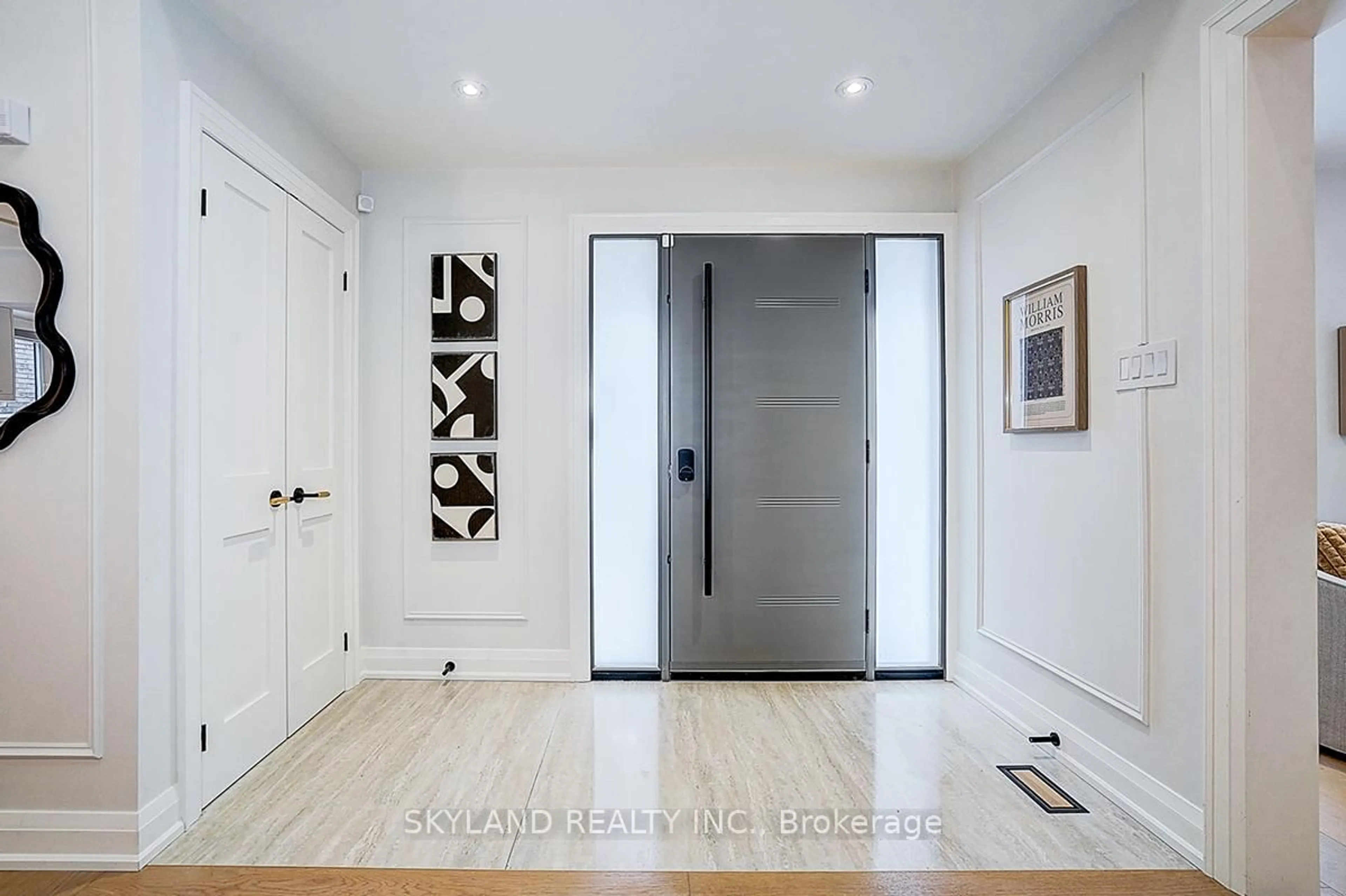 Indoor entryway for 283 Hidden Tr, Toronto Ontario M2R 3S7