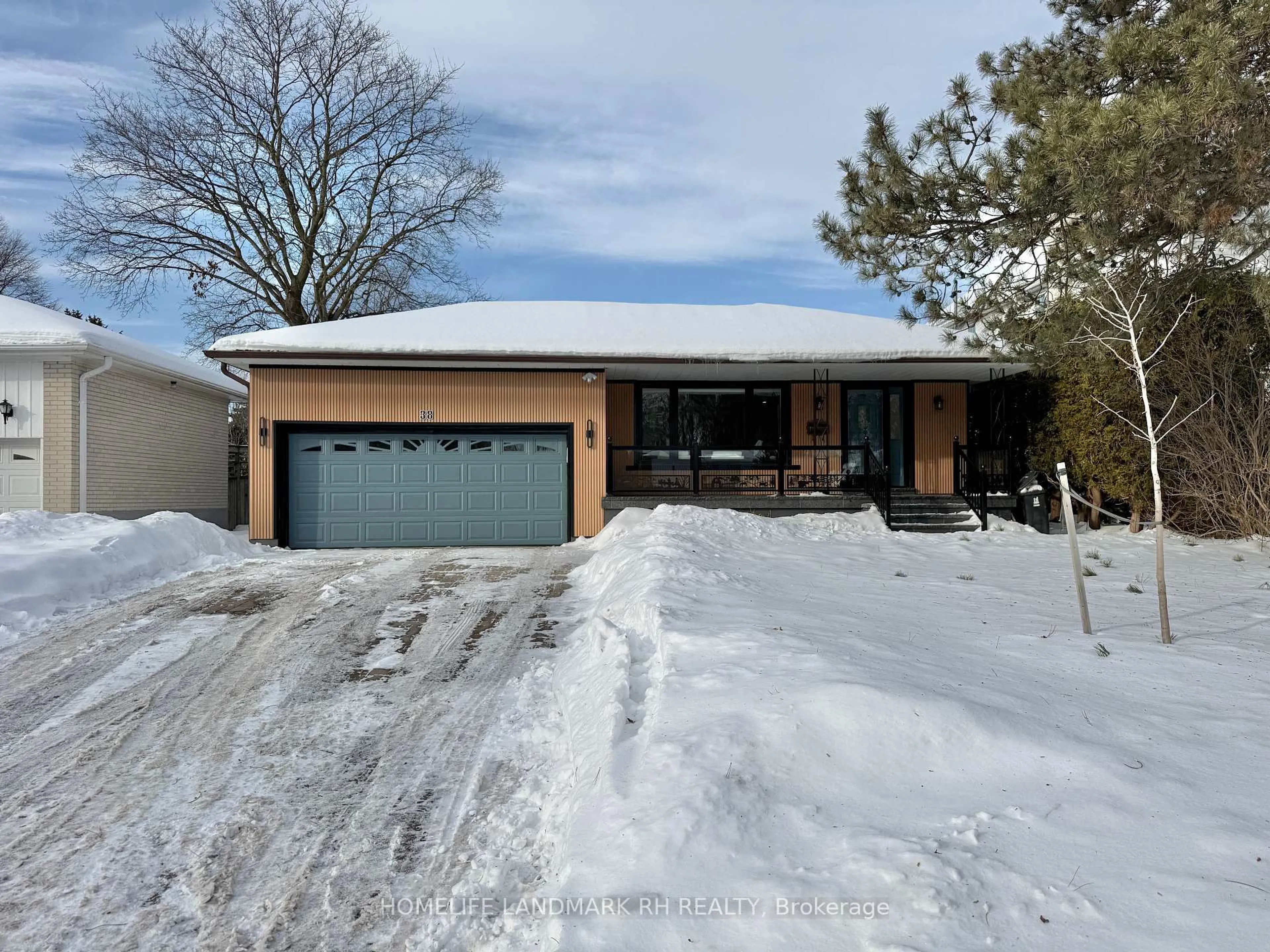 A pic from outside/outdoor area/front of a property/back of a property/a pic from drone, street for 38 Allview Cres, Toronto Ontario M2J 2R3